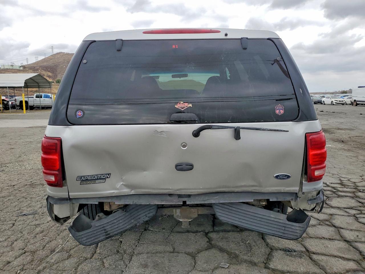 1999 Ford Expedition Silver vin: 1FMPU18L7XLB85062