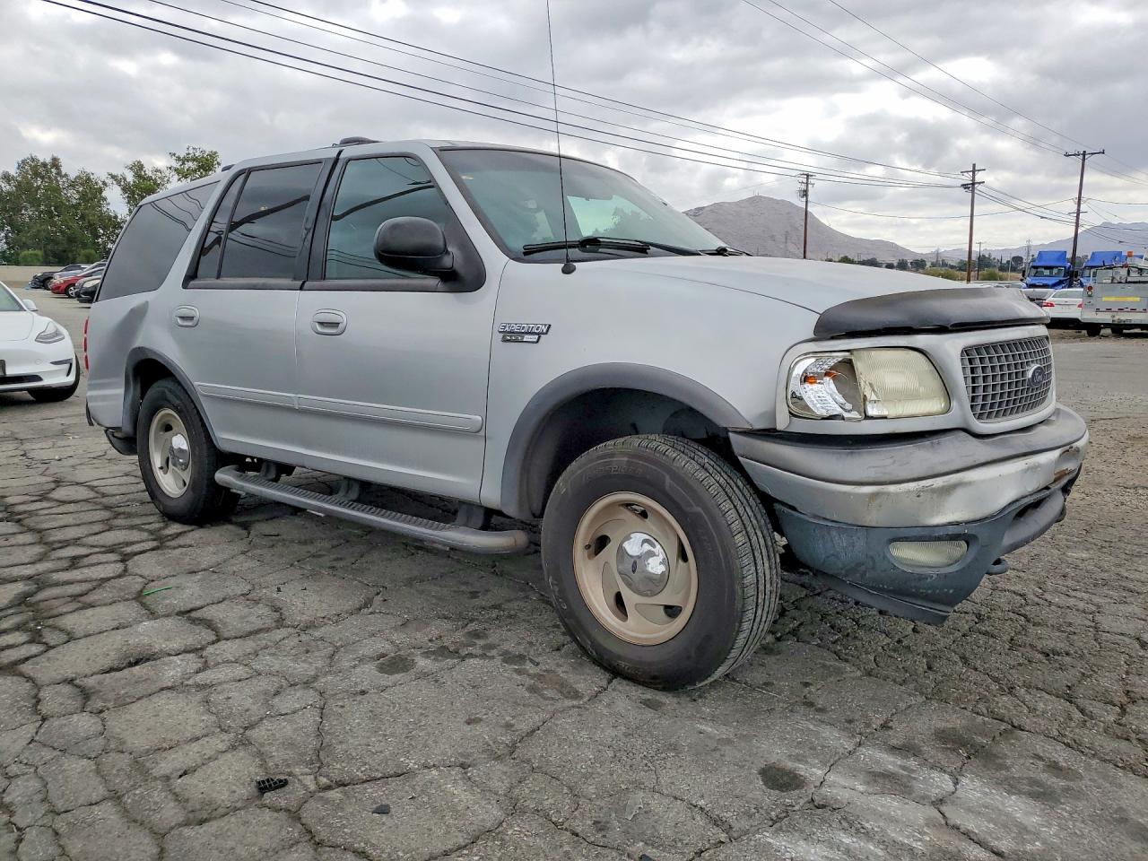 1999 Ford Expedition Silver vin: 1FMPU18L7XLB85062