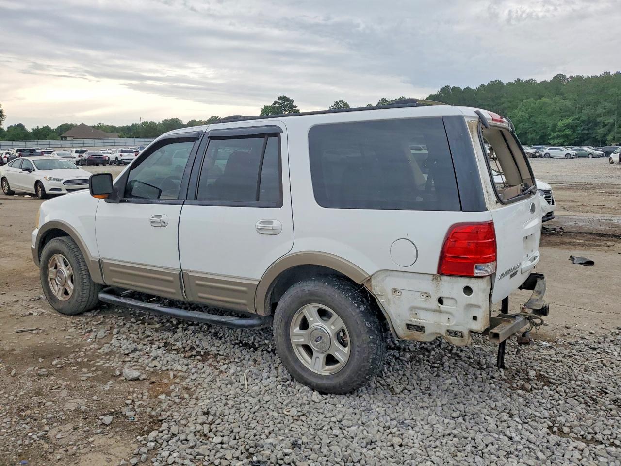 2004 Ford Expedition Eddie Bauer Белый vin: 1FMPU18L84LA63368