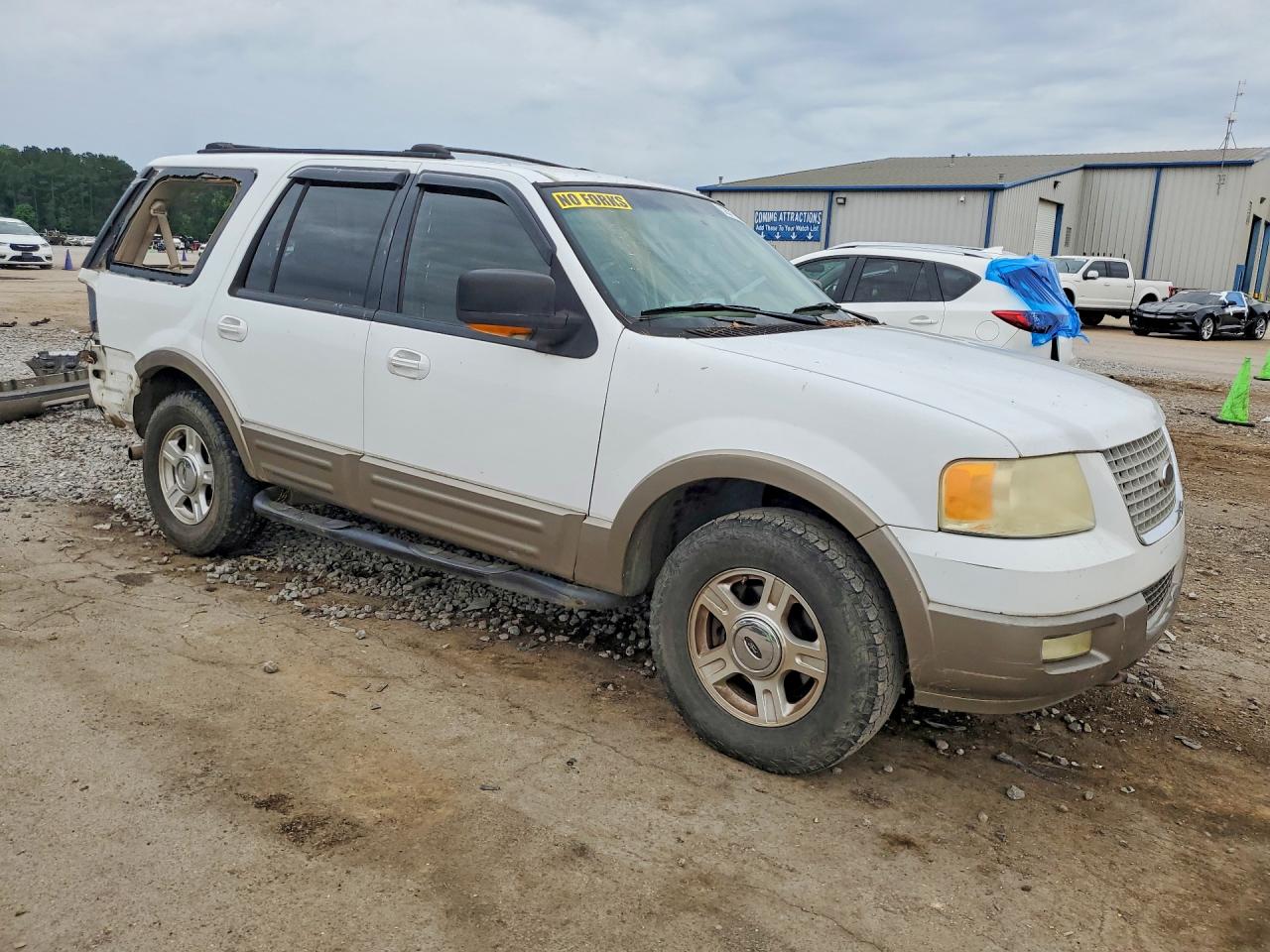 2004 Ford Expedition Eddie Bauer Белый vin: 1FMPU18L84LA63368