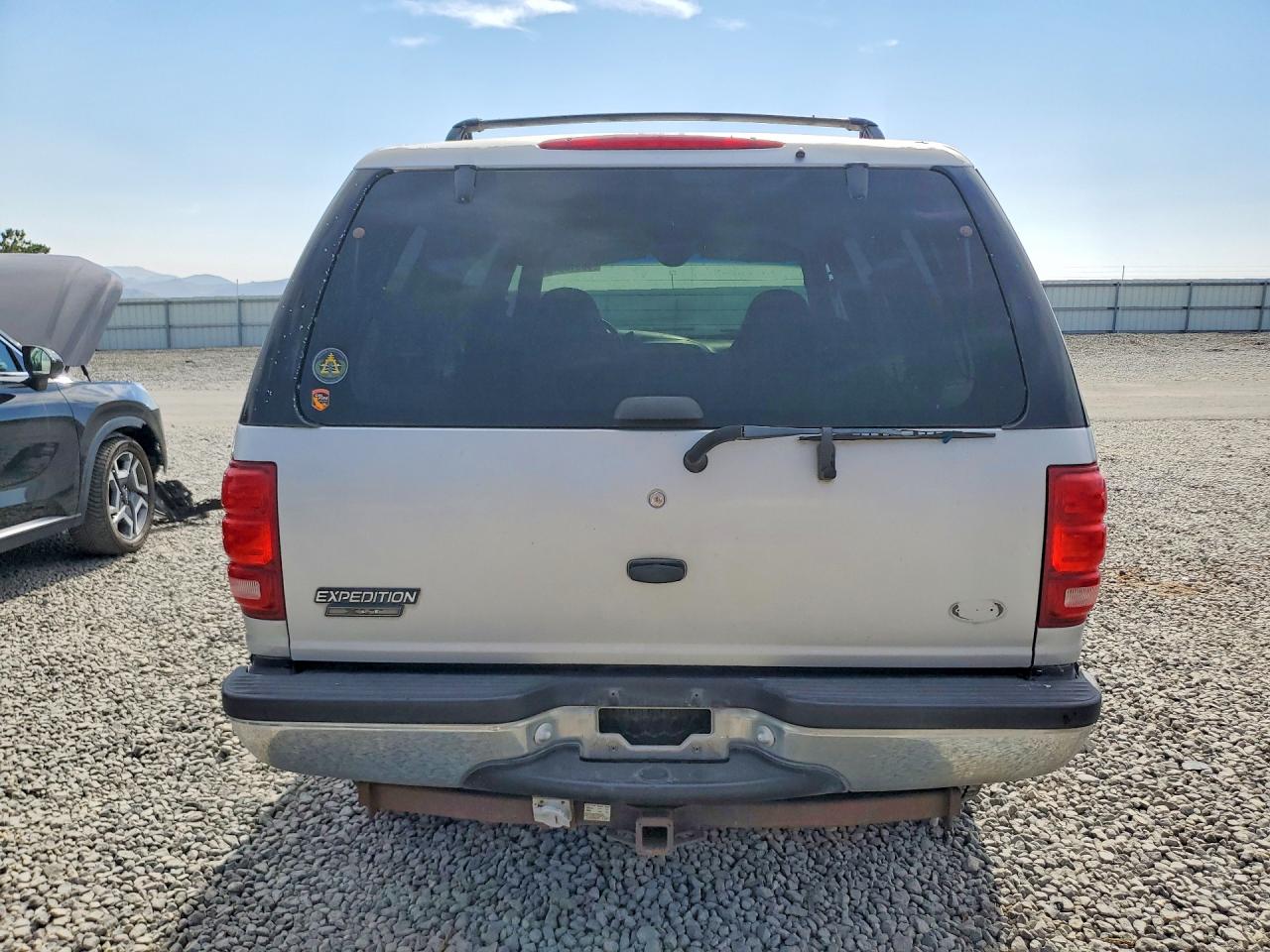 1998 Ford Expedition Silver vin: 1FMPU18L8WLC03468
