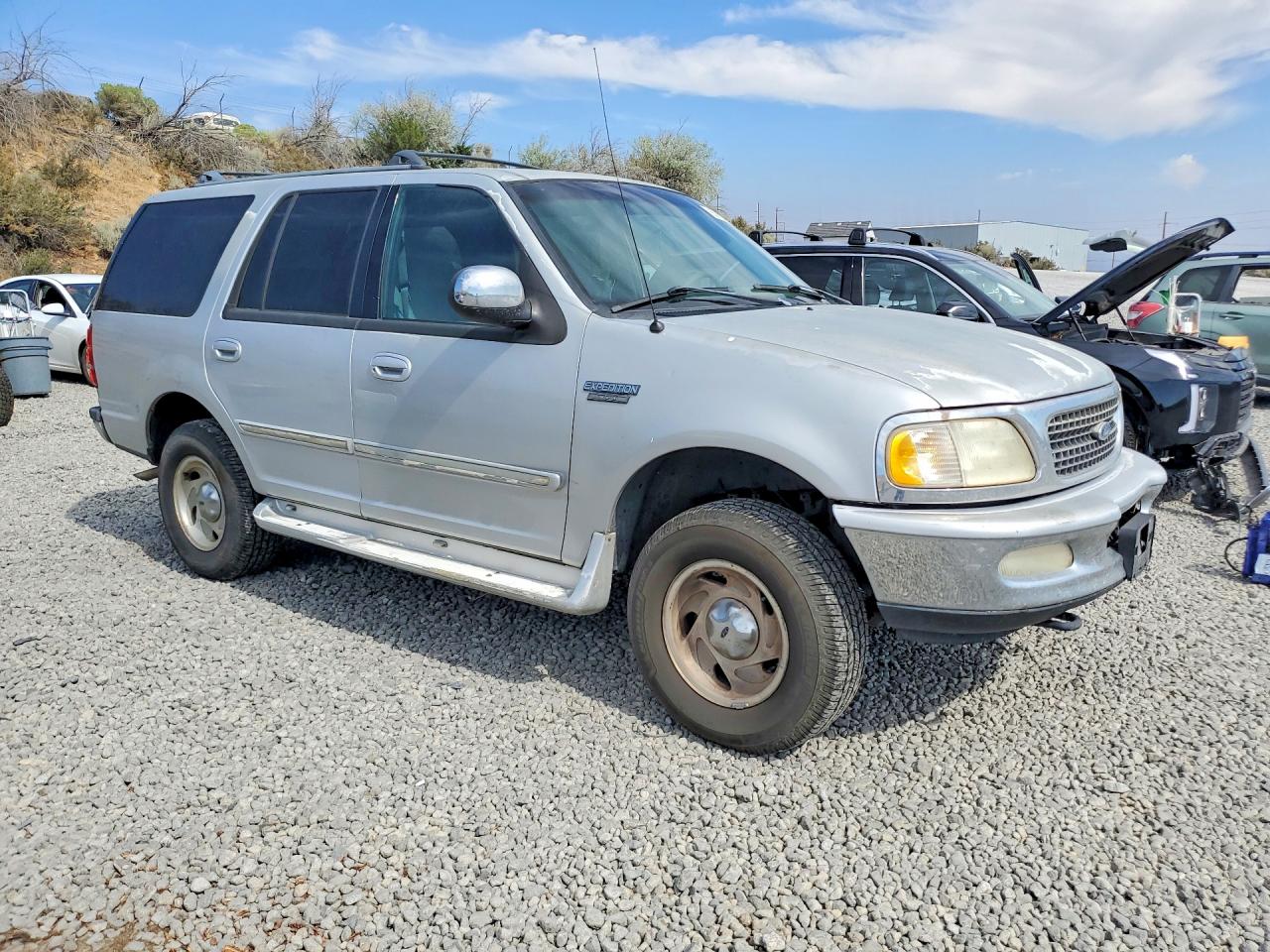 1998 Ford Expedition Silver vin: 1FMPU18L8WLC03468