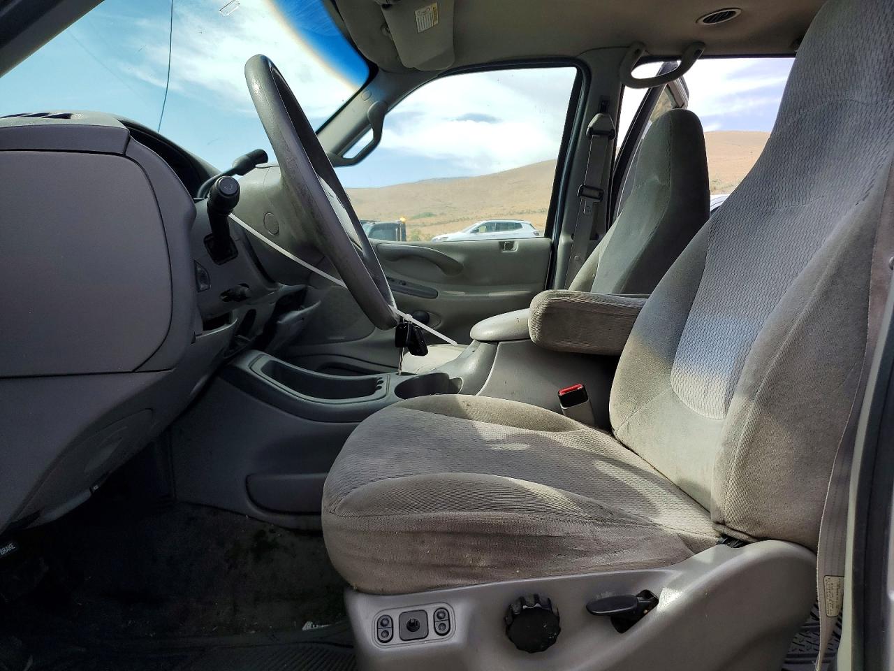 1998 Ford Expedition Silver vin: 1FMPU18L8WLC03468