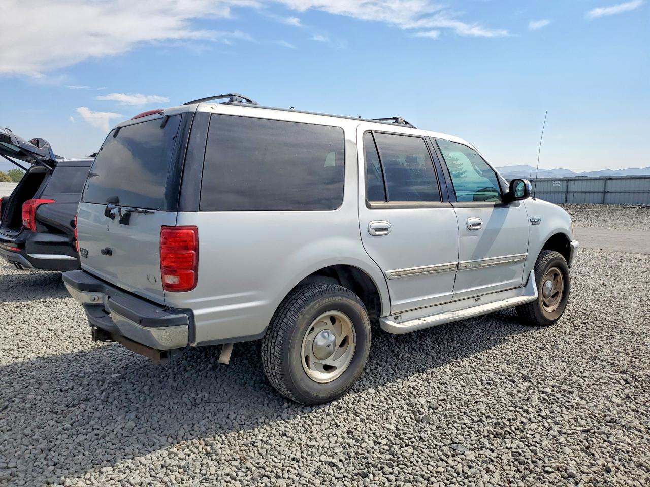 1998 Ford Expedition Silver vin: 1FMPU18L8WLC03468