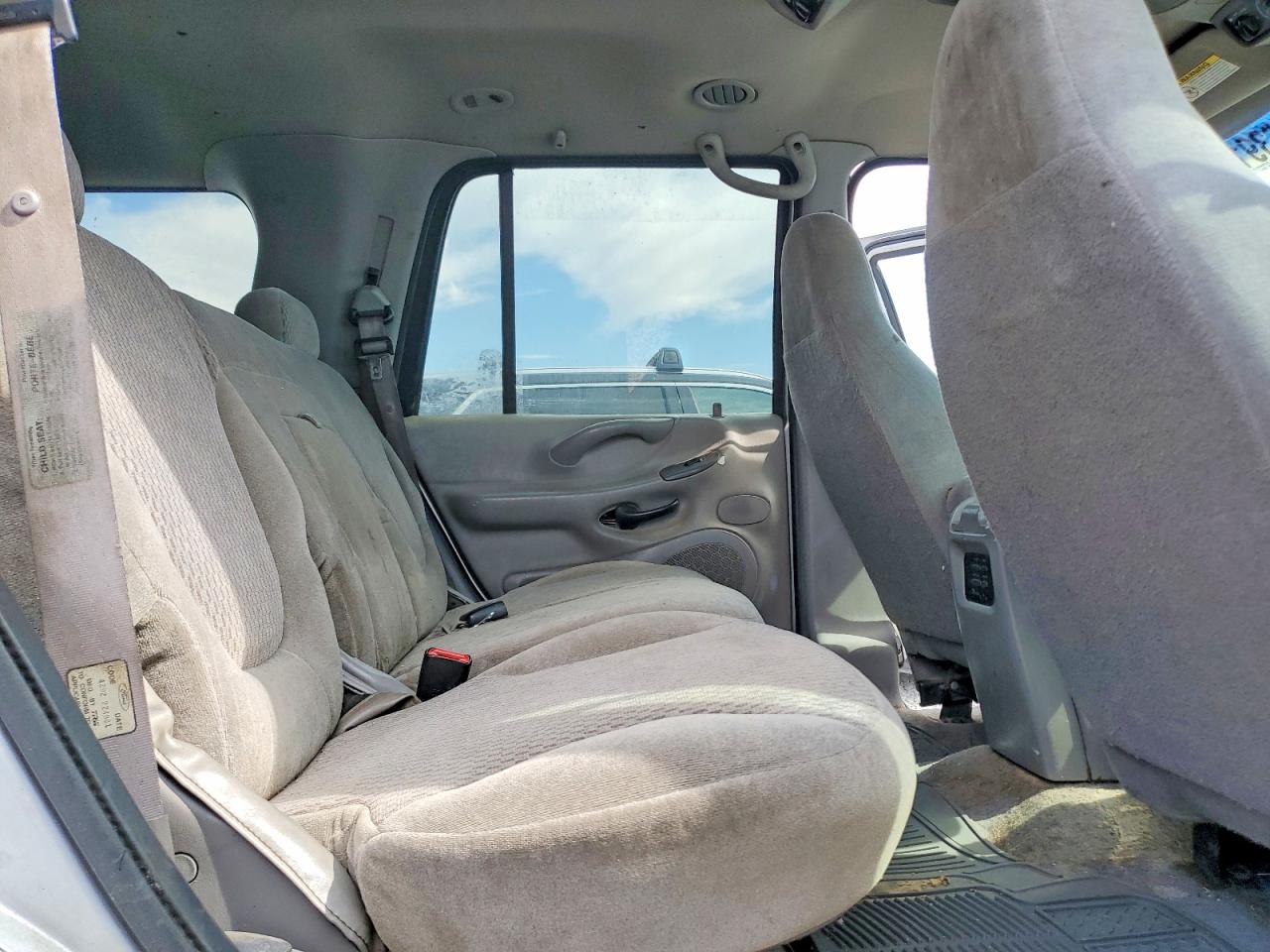 1998 Ford Expedition Silver vin: 1FMPU18L8WLC03468