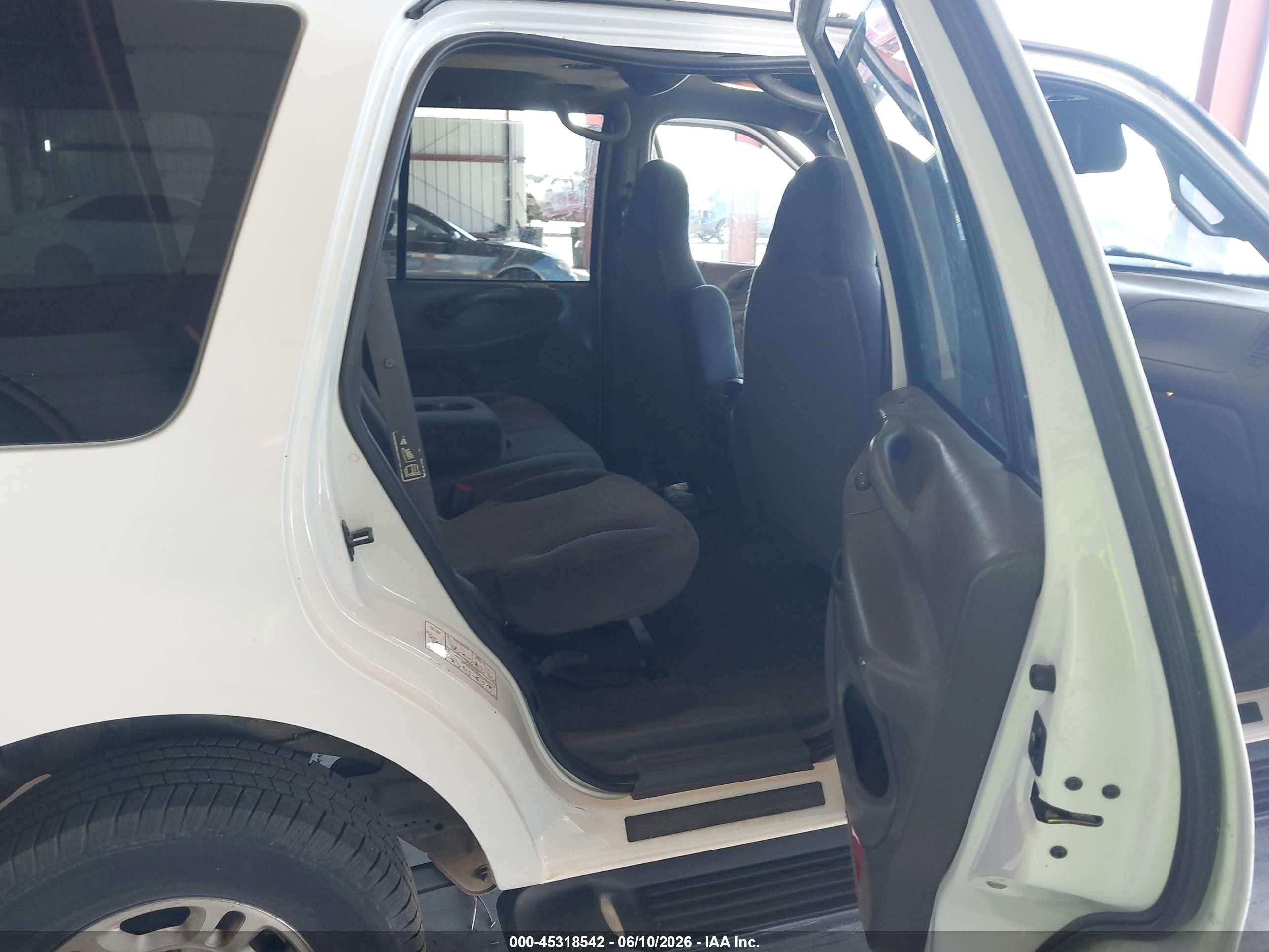 1999 Ford Expedition Eddie Bauer/xlt White vin: 1FMPU18L8XLB47047