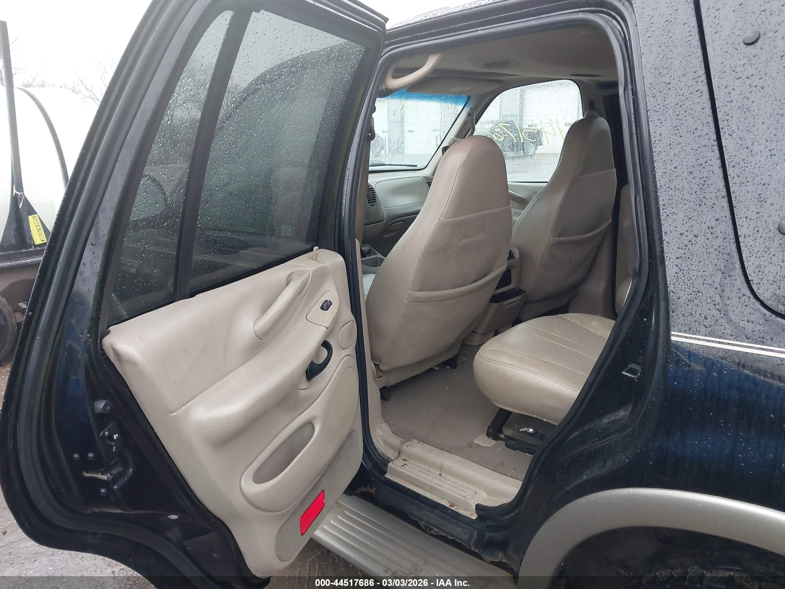 2002 Ford Expedition Eddie Bauer Black vin: 1FMPU18LX2LA55463