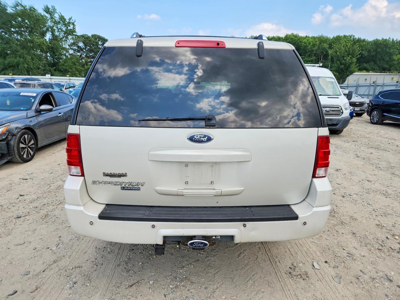 2006 Ford Expedition Limited White vin: 1FMPU19556LA61967