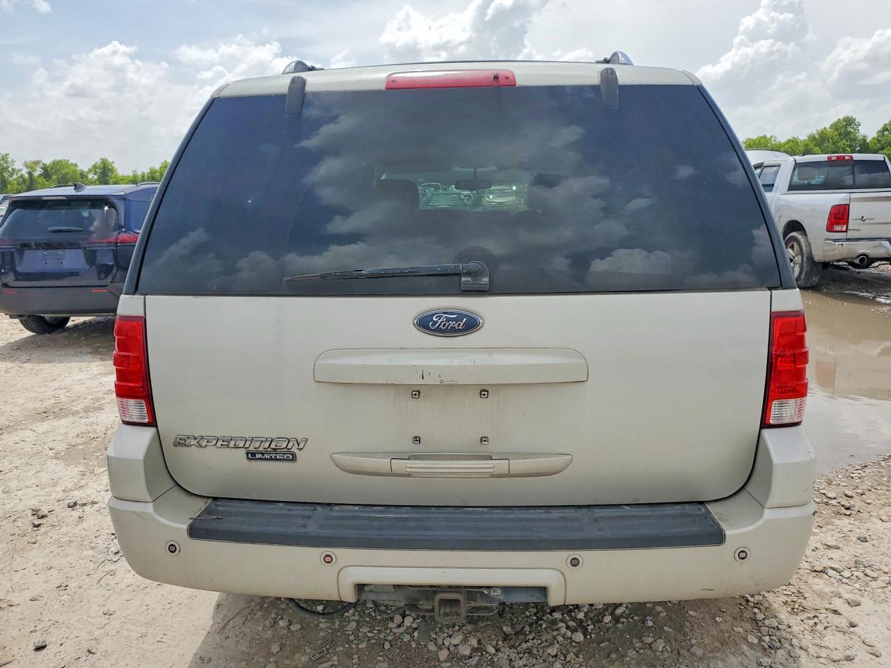 2006 Ford Expedition Limited Белый vin: 1FMPU19556LA81894
