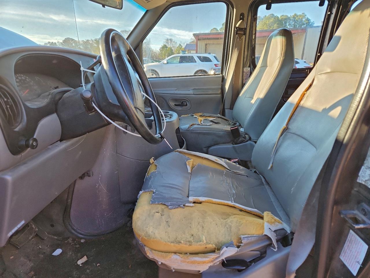 2000 Ford Econoline E150 Wagon Blue vin: 1FMRE1129YHA77697