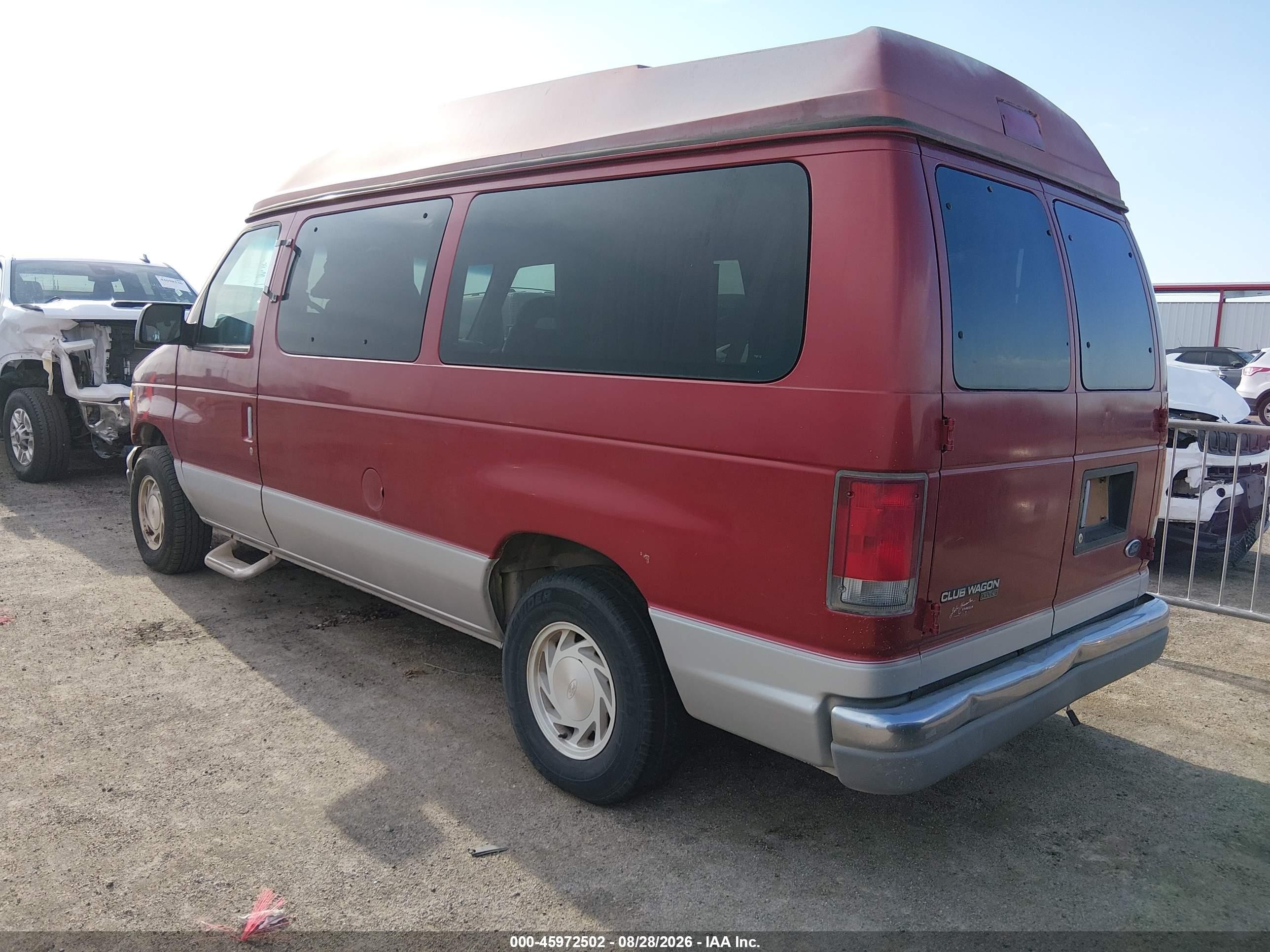 1998 Ford Club Wagon Xl/xlt Red vin: 1FMRE1162WHA23061