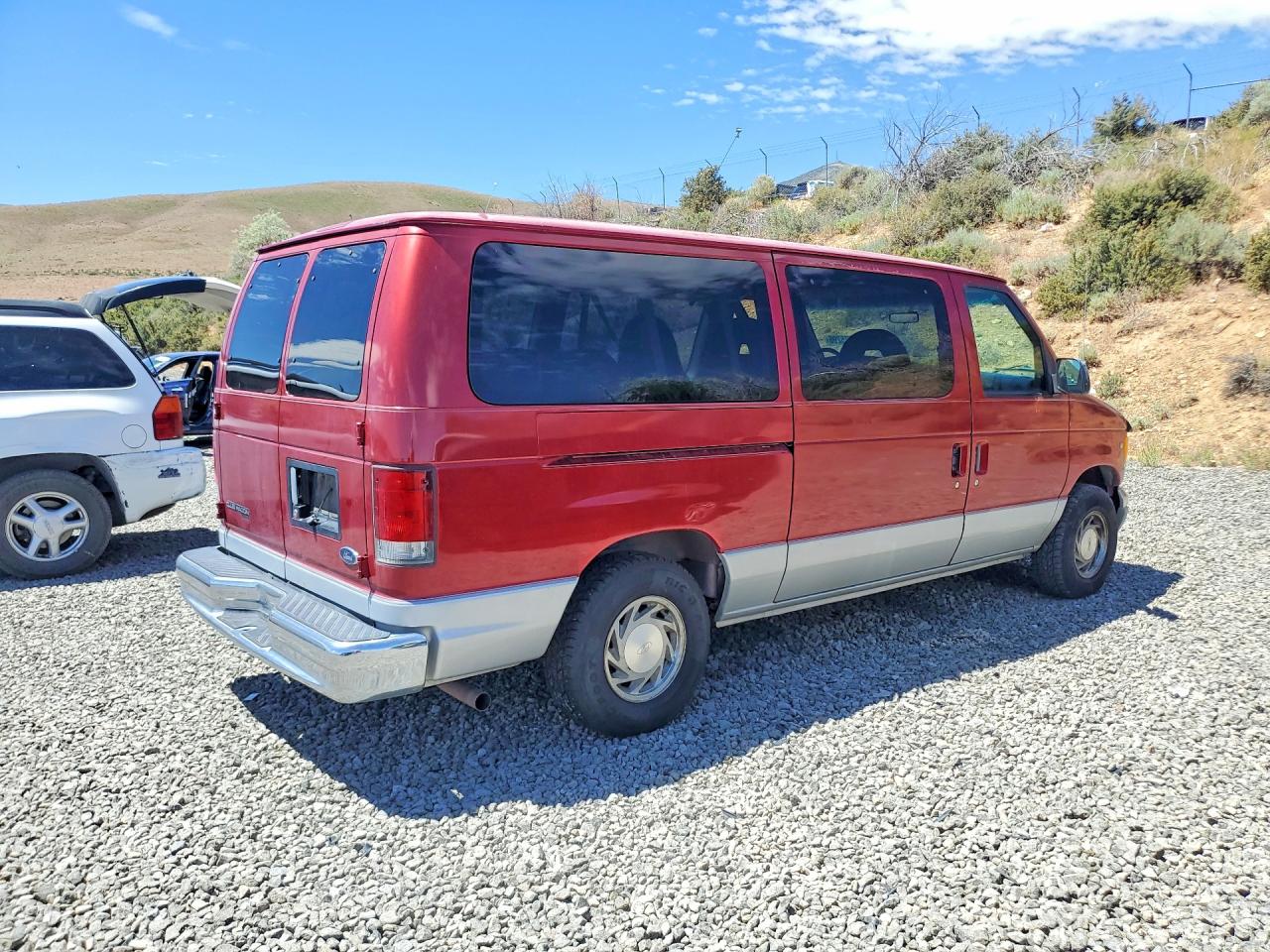 1998 Ford Econoline E150 Red vin: 1FMRE1163WHB39059