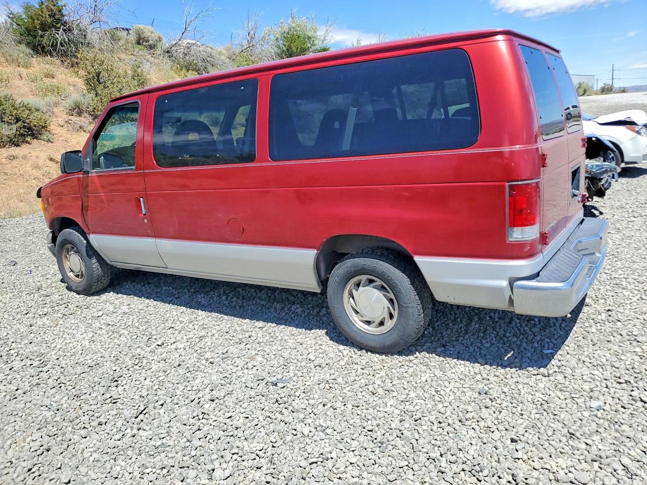 1998 Ford Econoline E150 Red vin: 1FMRE1163WHB39059