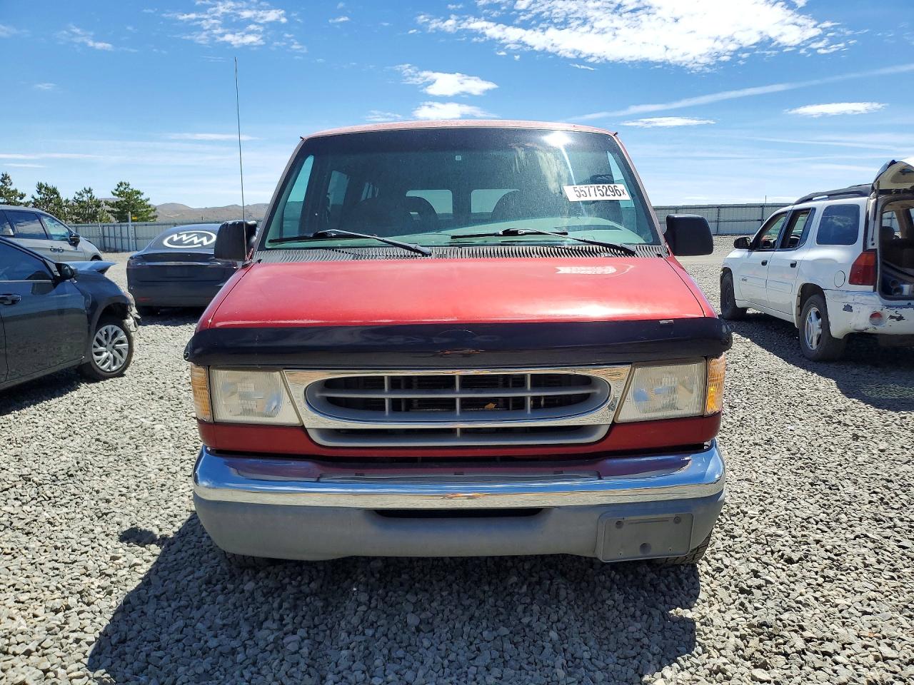 1998 Ford Econoline E150 Red vin: 1FMRE1163WHB39059