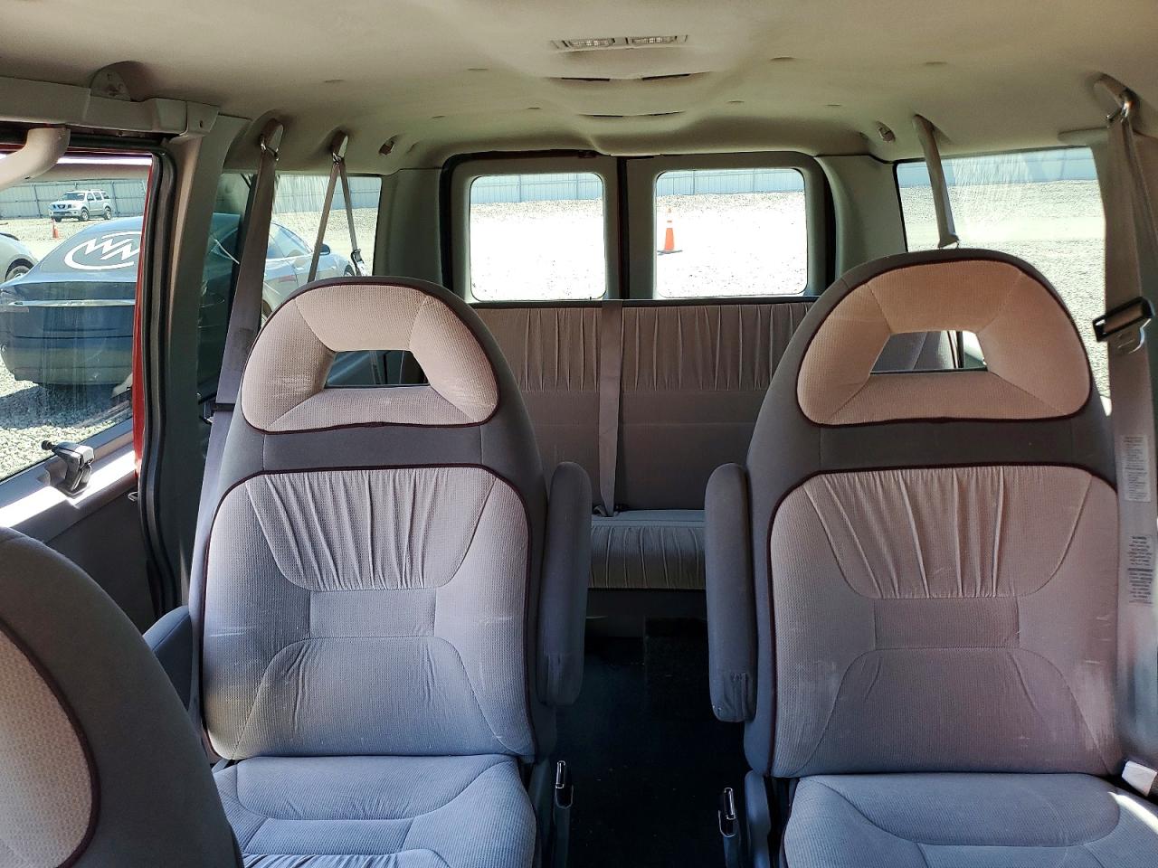 1998 Ford Econoline E150 Red vin: 1FMRE1163WHB39059