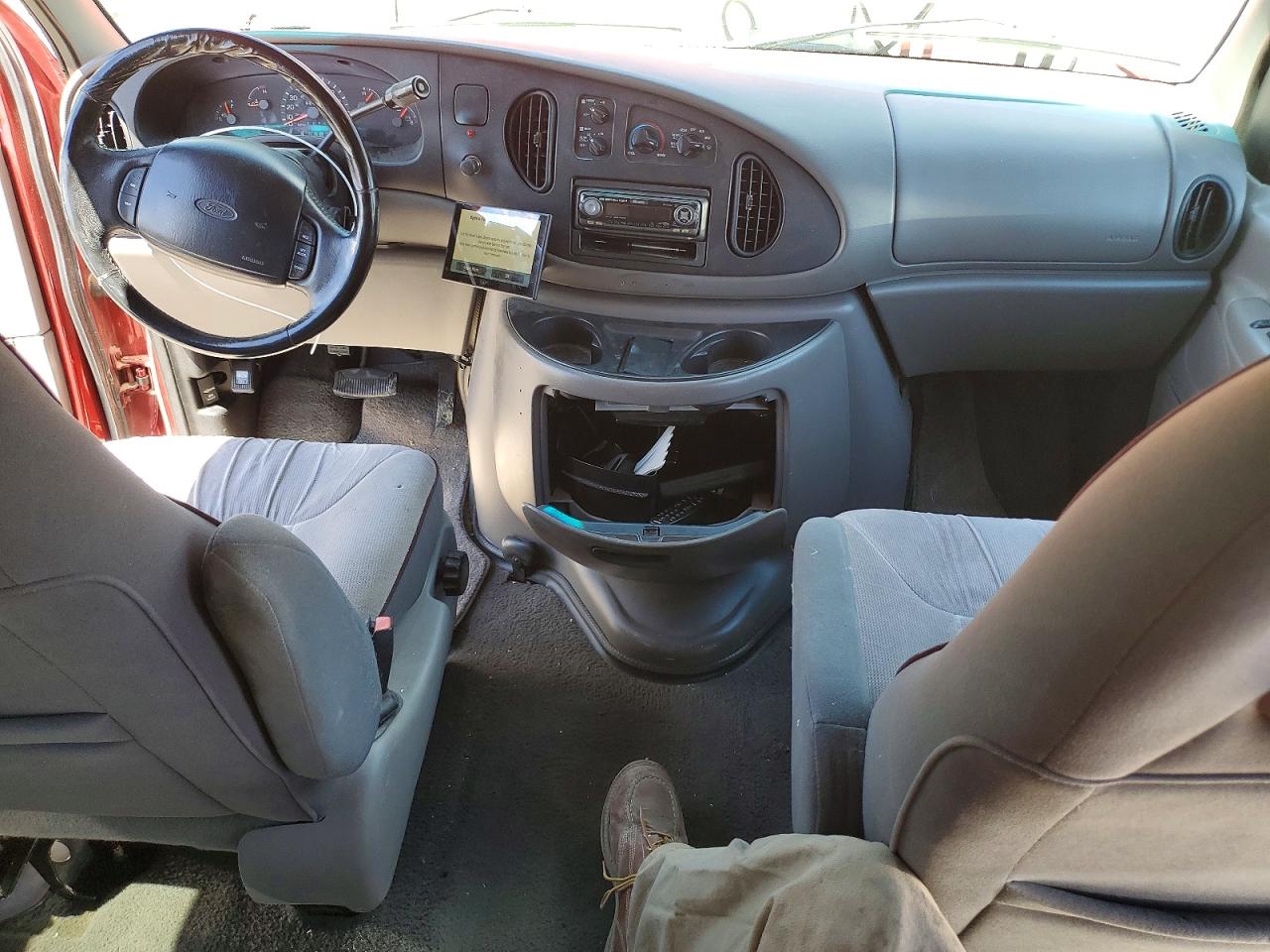 1998 Ford Econoline E150 Red vin: 1FMRE1163WHB39059