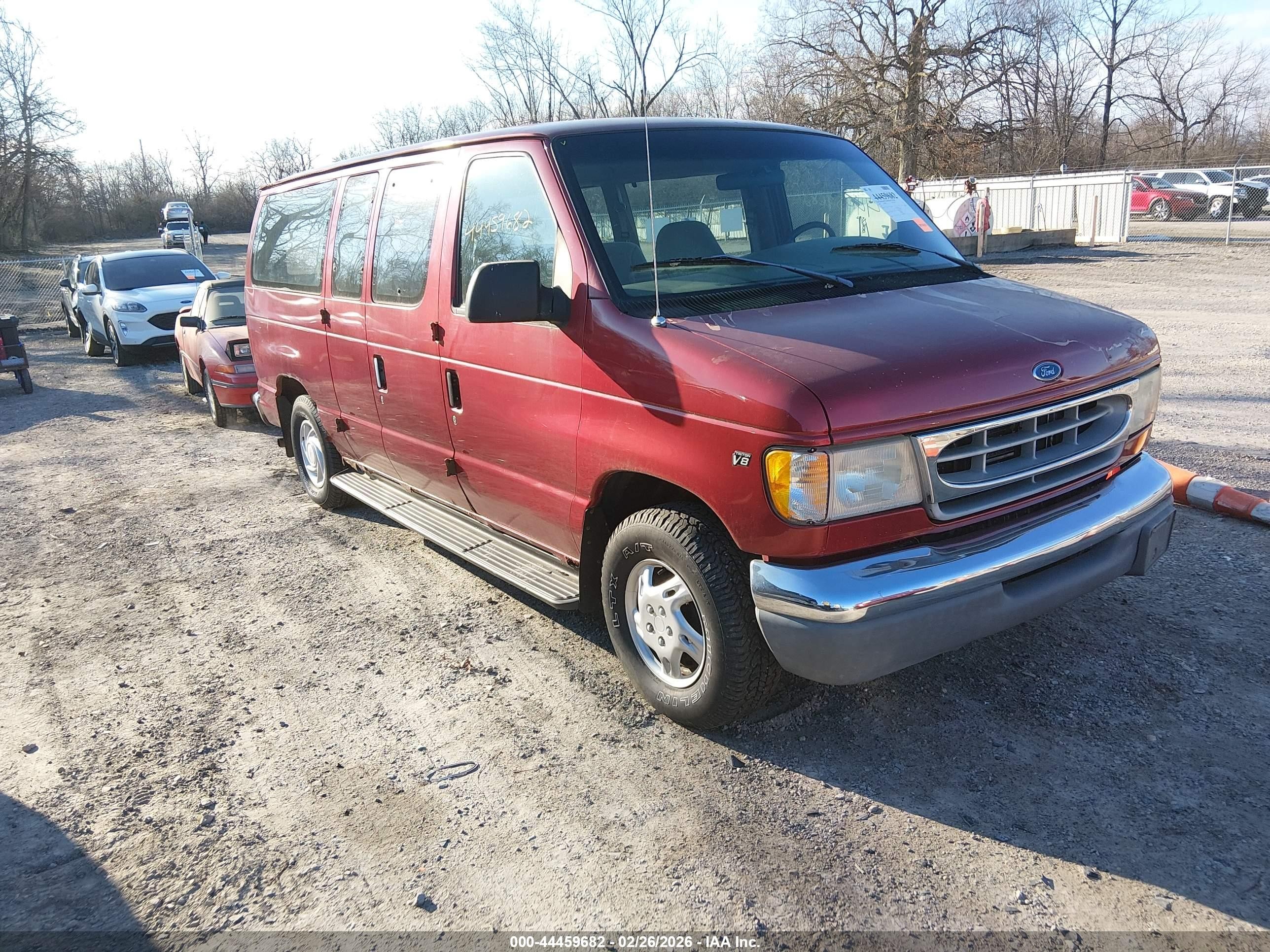1998 Ford Club Wagon Xl/xlt Red vin: 1FMRE1165WHA24253