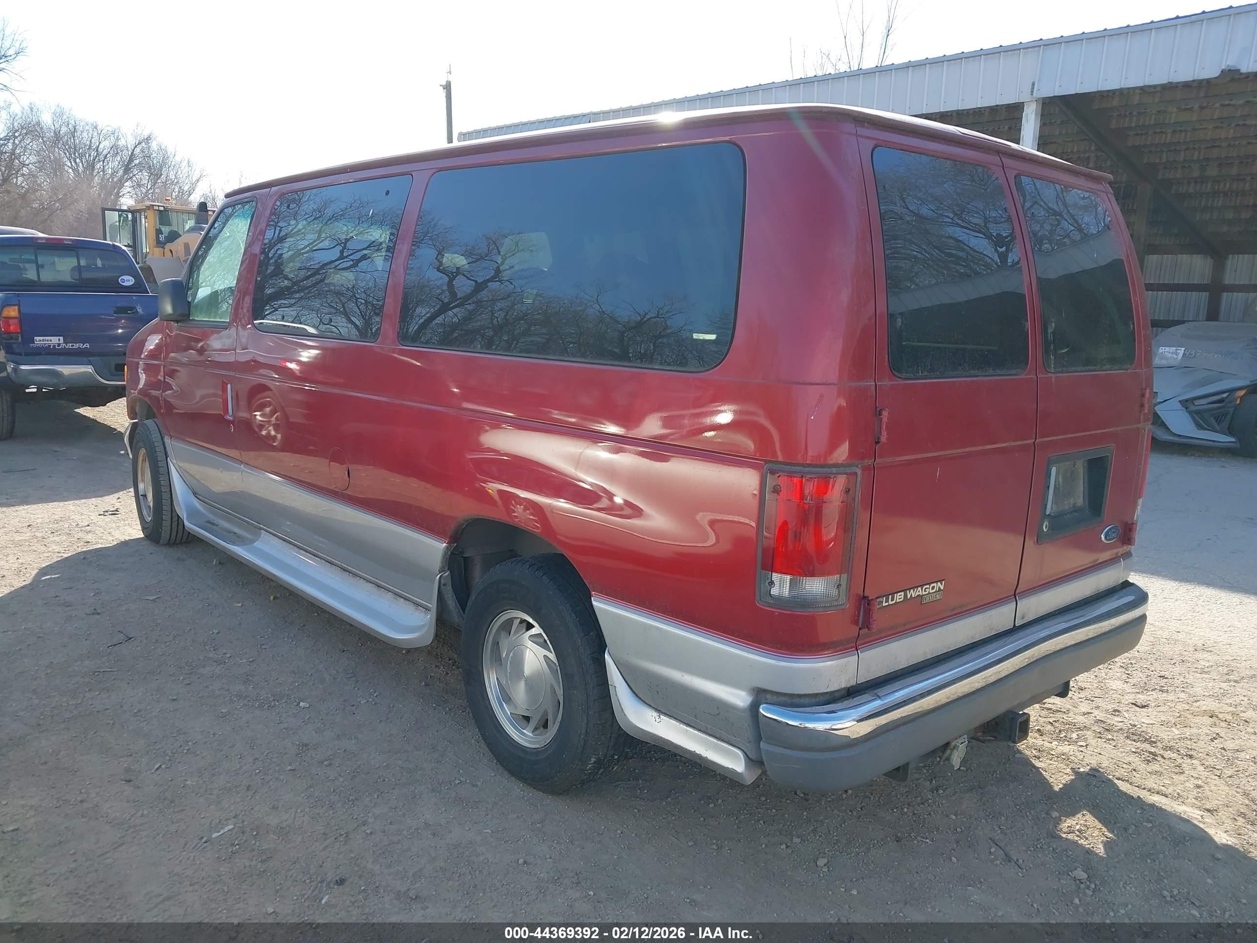 1998 Ford Club Wagon Xl/xlt Red vin: 1FMRE116XWHB99999