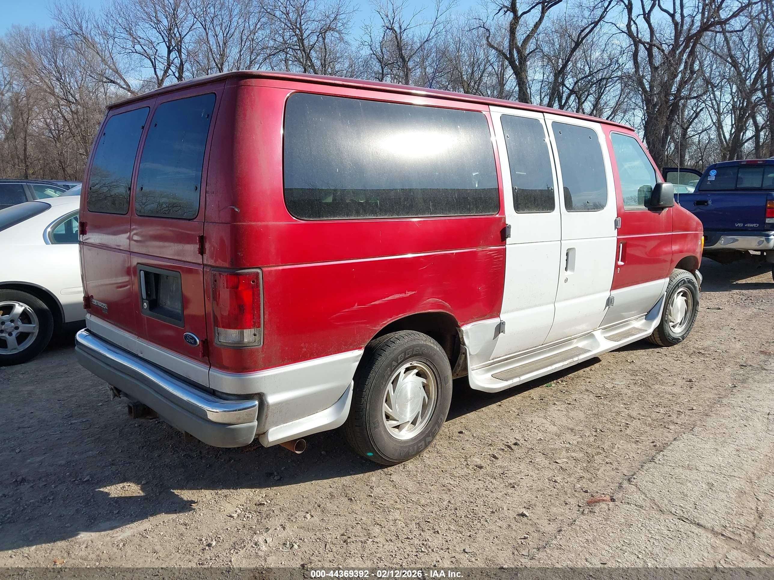 1998 Ford Club Wagon Xl/xlt Red vin: 1FMRE116XWHB99999
