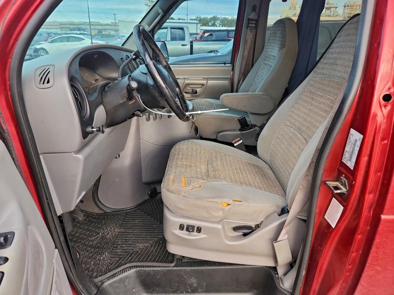 2001 Ford Econoline E150 Wagon Maroon vin: 1FMRE11L11HA88577