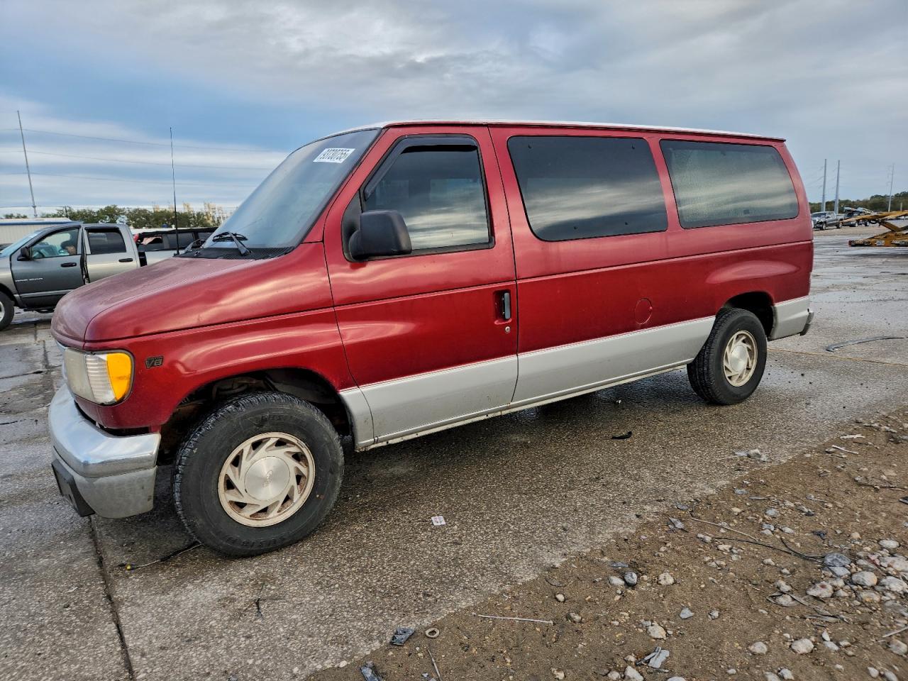 2001 Ford Econoline E150 Wagon Maroon vin: 1FMRE11L11HA88577