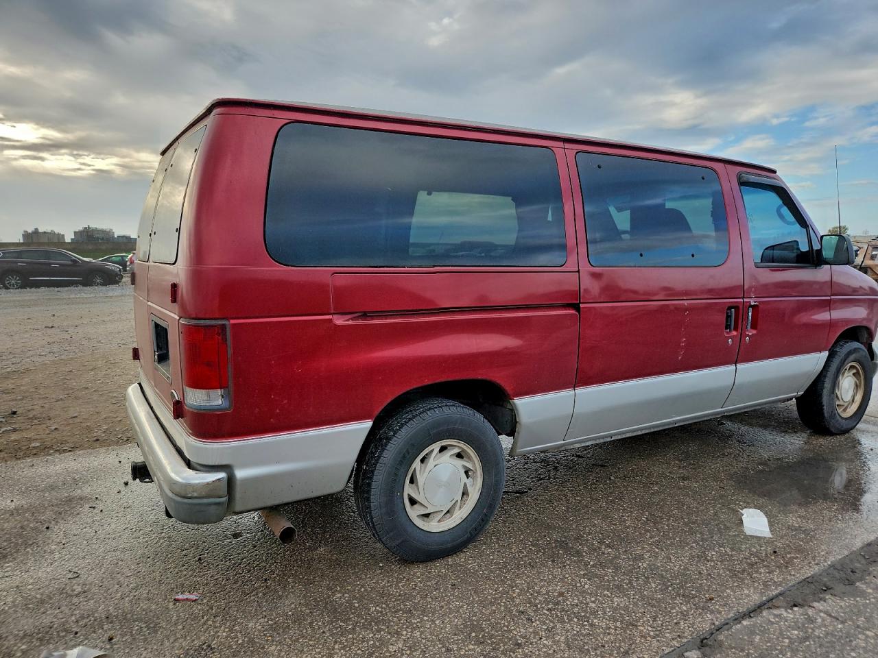 2001 Ford Econoline E150 Wagon Maroon vin: 1FMRE11L11HA88577