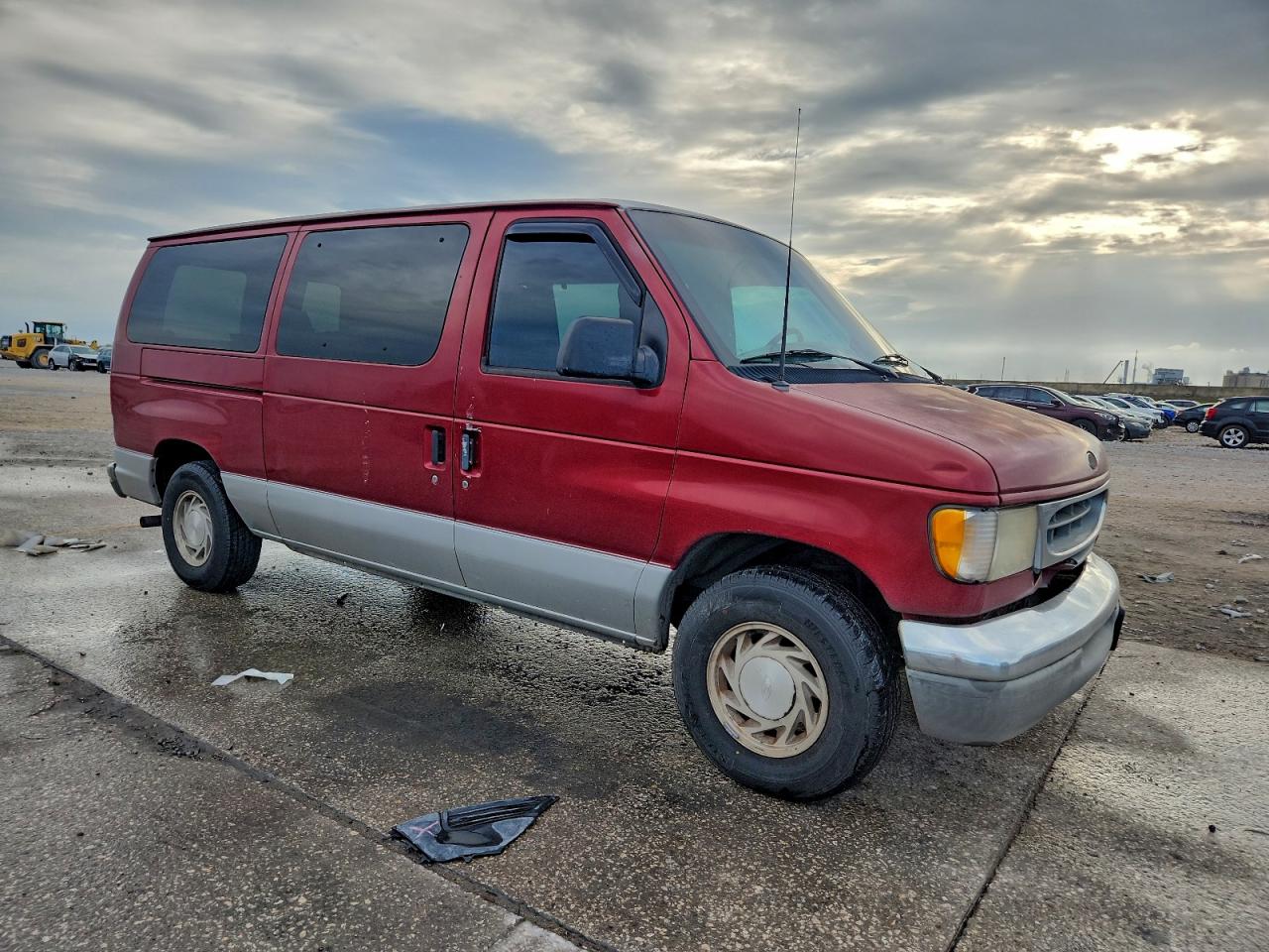 2001 Ford Econoline E150 Wagon Maroon vin: 1FMRE11L11HA88577