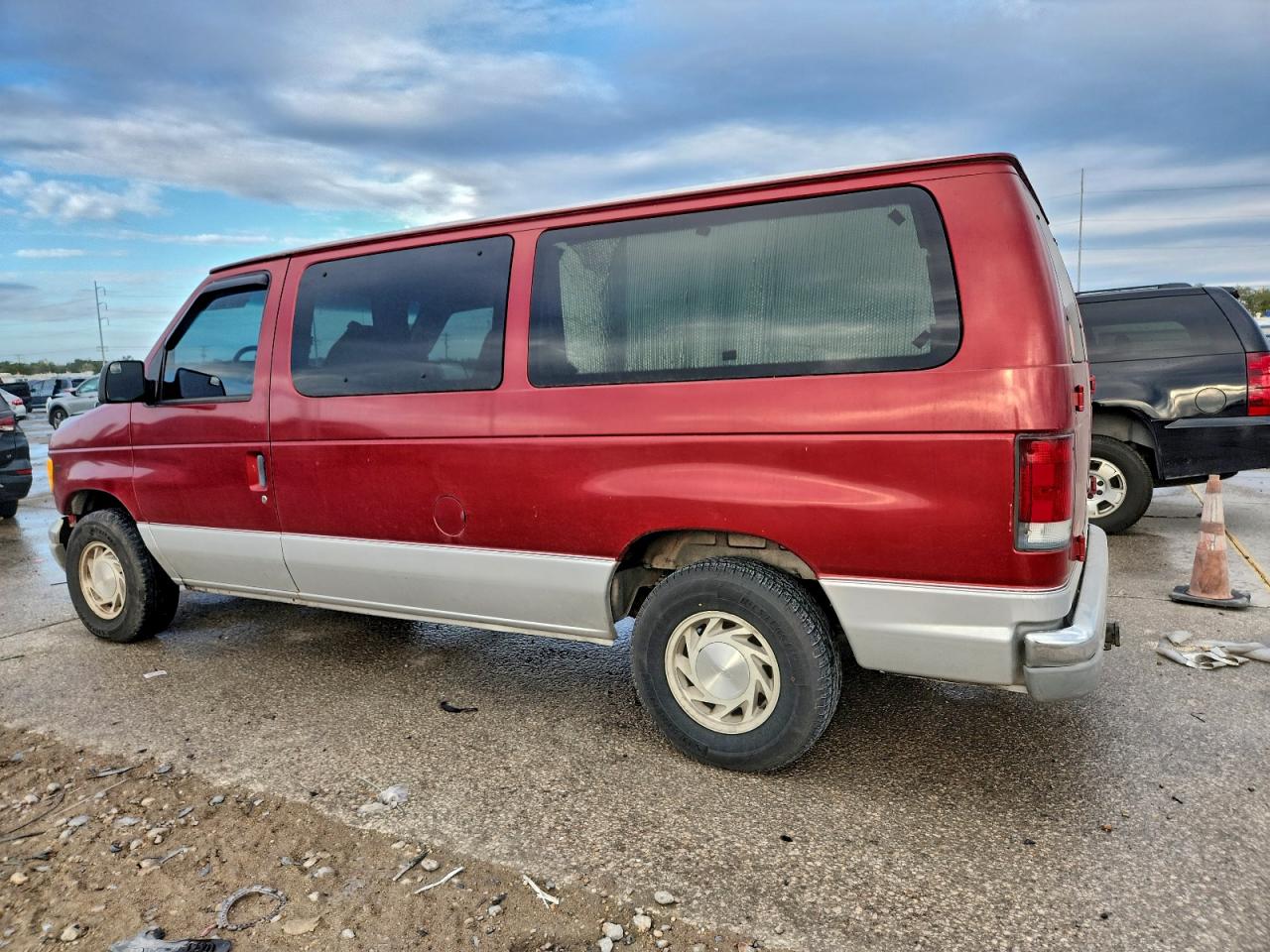 2001 Ford Econoline E150 Wagon Maroon vin: 1FMRE11L11HA88577