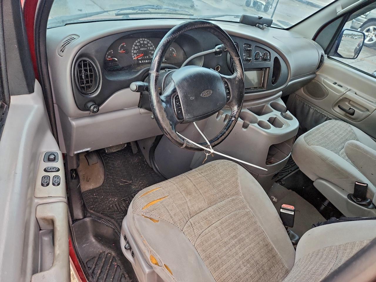 2001 Ford Econoline E150 Wagon Maroon vin: 1FMRE11L11HA88577