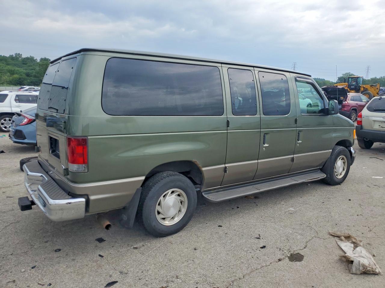 2003 Ford Econoline E150 Wagon Green vin: 1FMRE11L23HA06875
