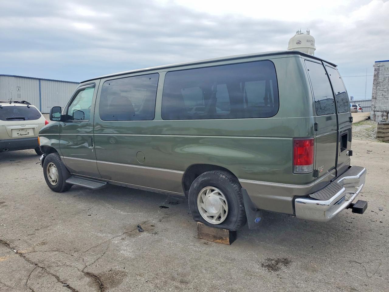 2003 Ford Econoline E150 Wagon Green vin: 1FMRE11L23HA06875