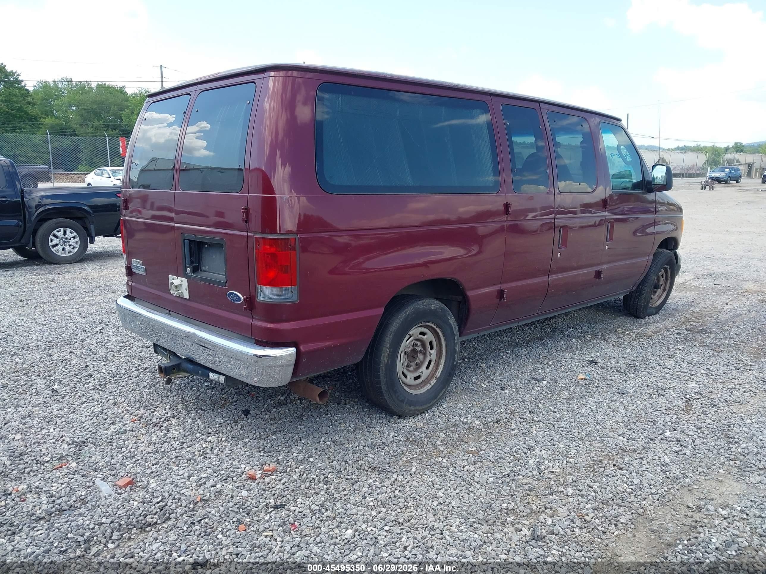 2006 Ford E-150   Burgundy vin: 1FMRE11L36DA99563