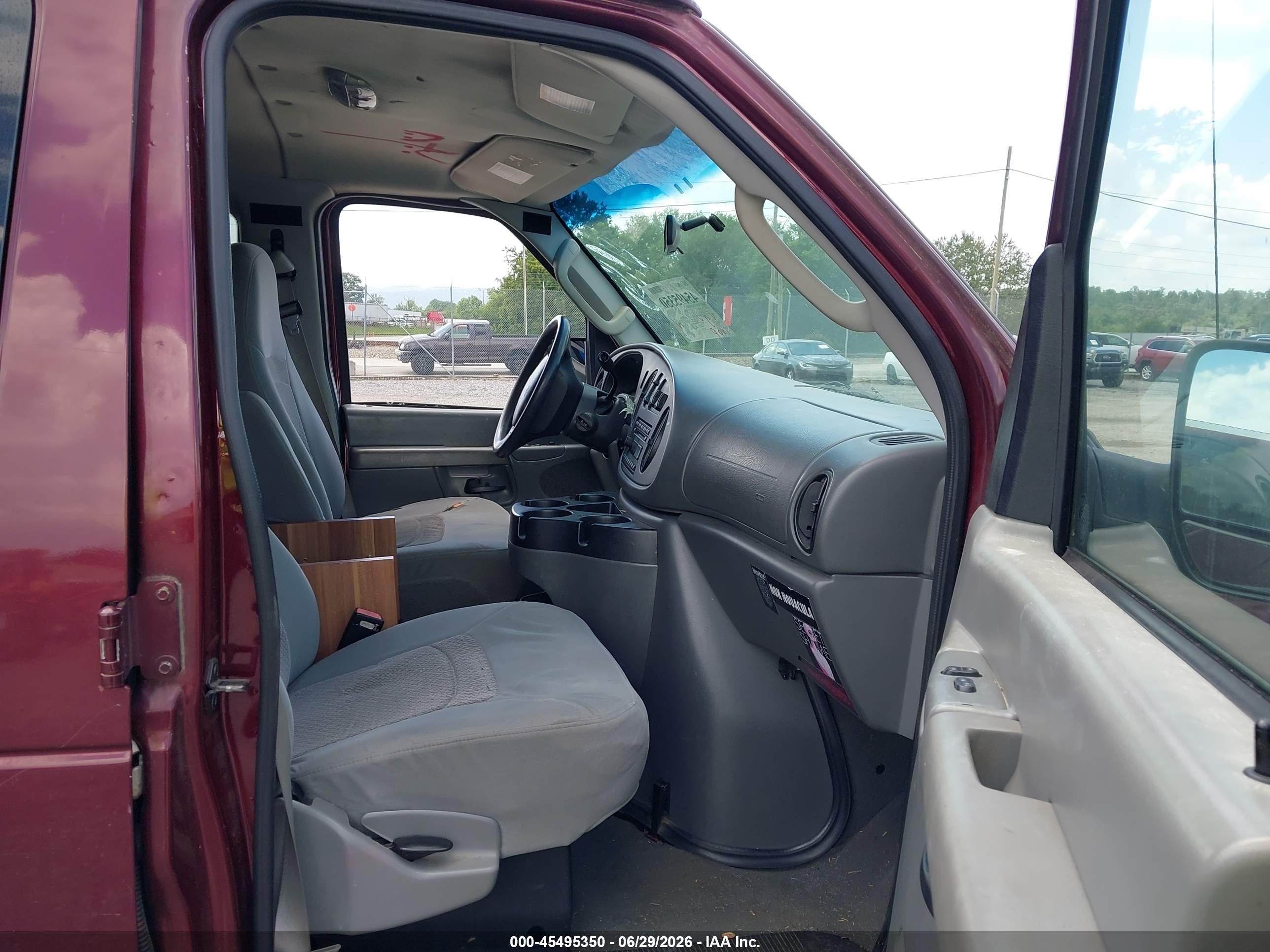 2006 Ford E-150   Burgundy vin: 1FMRE11L36DA99563