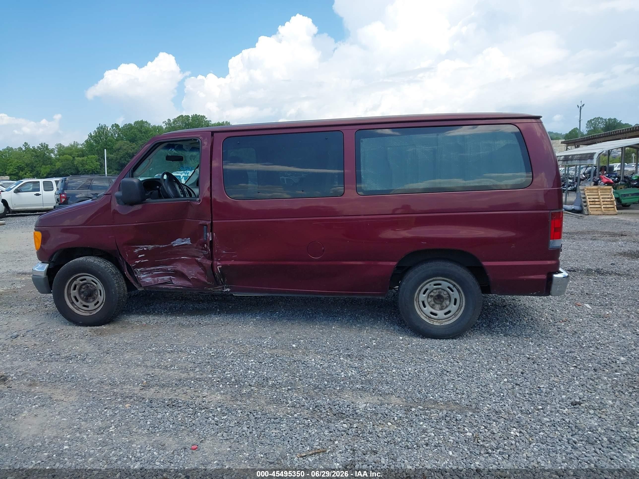 2006 Ford E-150   Burgundy vin: 1FMRE11L36DA99563