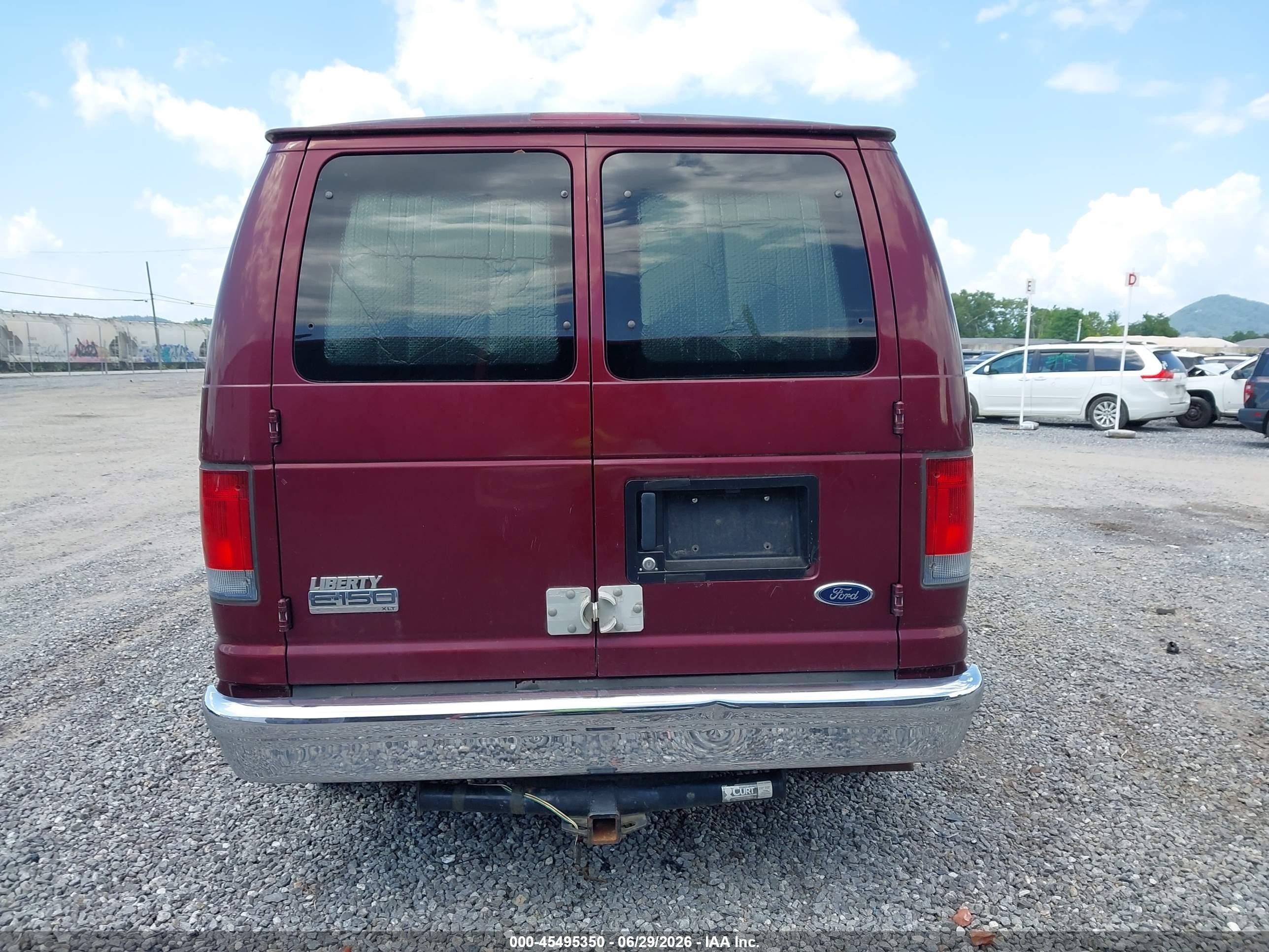 2006 Ford E-150   Burgundy vin: 1FMRE11L36DA99563