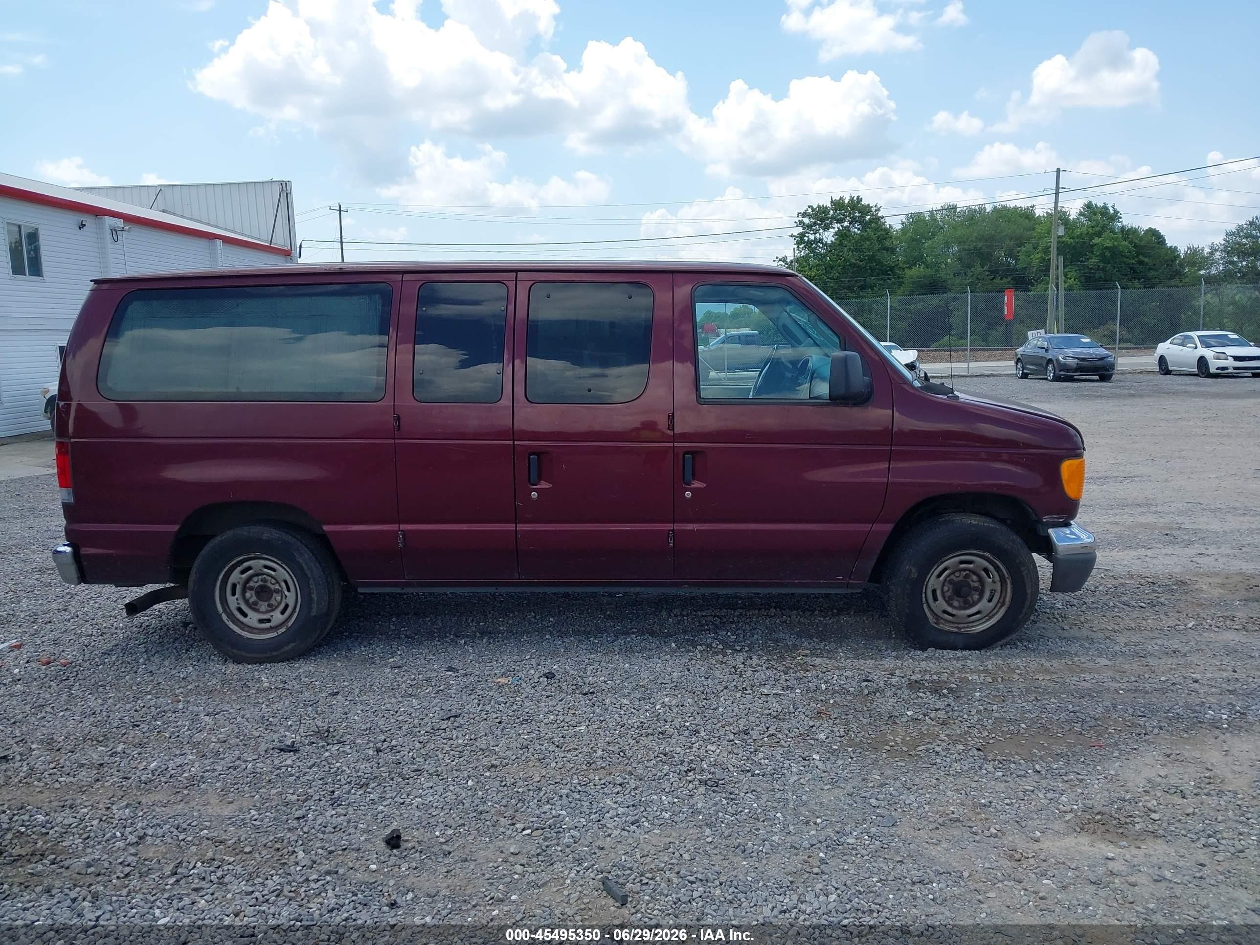 2006 Ford E-150   Burgundy vin: 1FMRE11L36DA99563