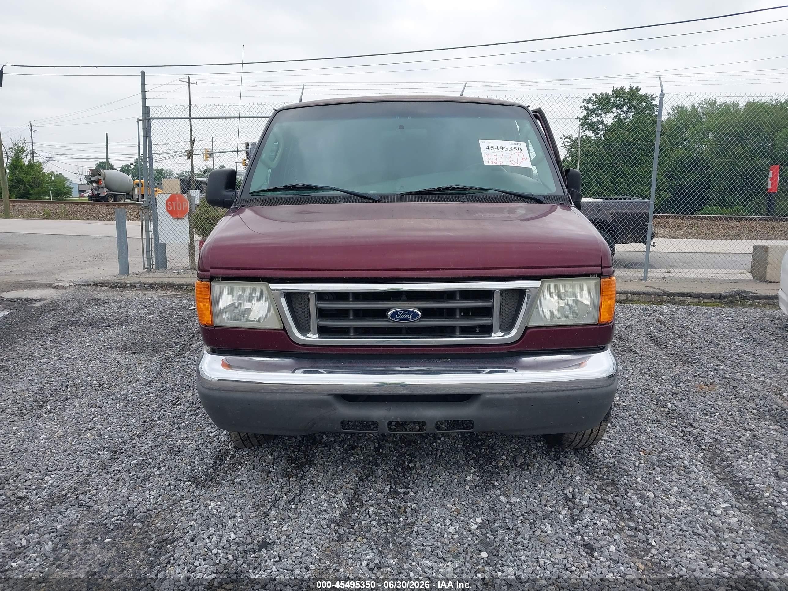 2006 Ford E-150   Burgundy vin: 1FMRE11L36DA99563
