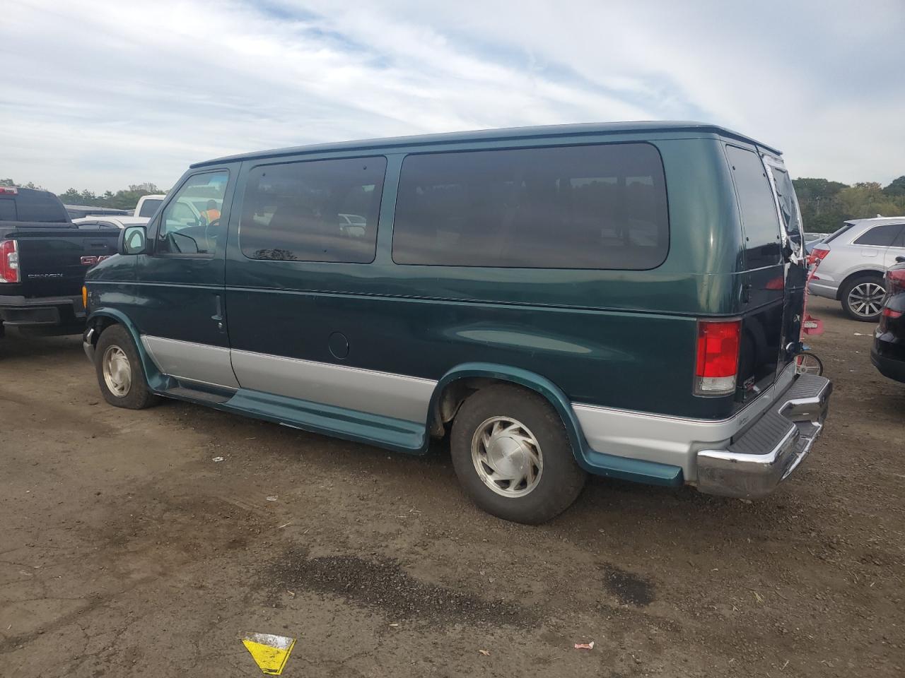 2000 Ford Econoline E150 Wagon Green vin: 1FMRE11L3YHB60731