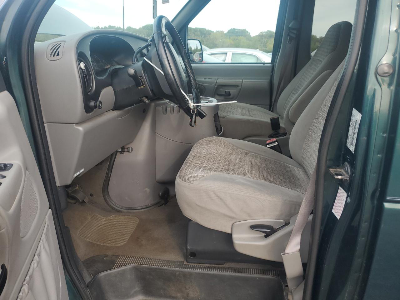 2000 Ford Econoline E150 Wagon Green vin: 1FMRE11L3YHB60731
