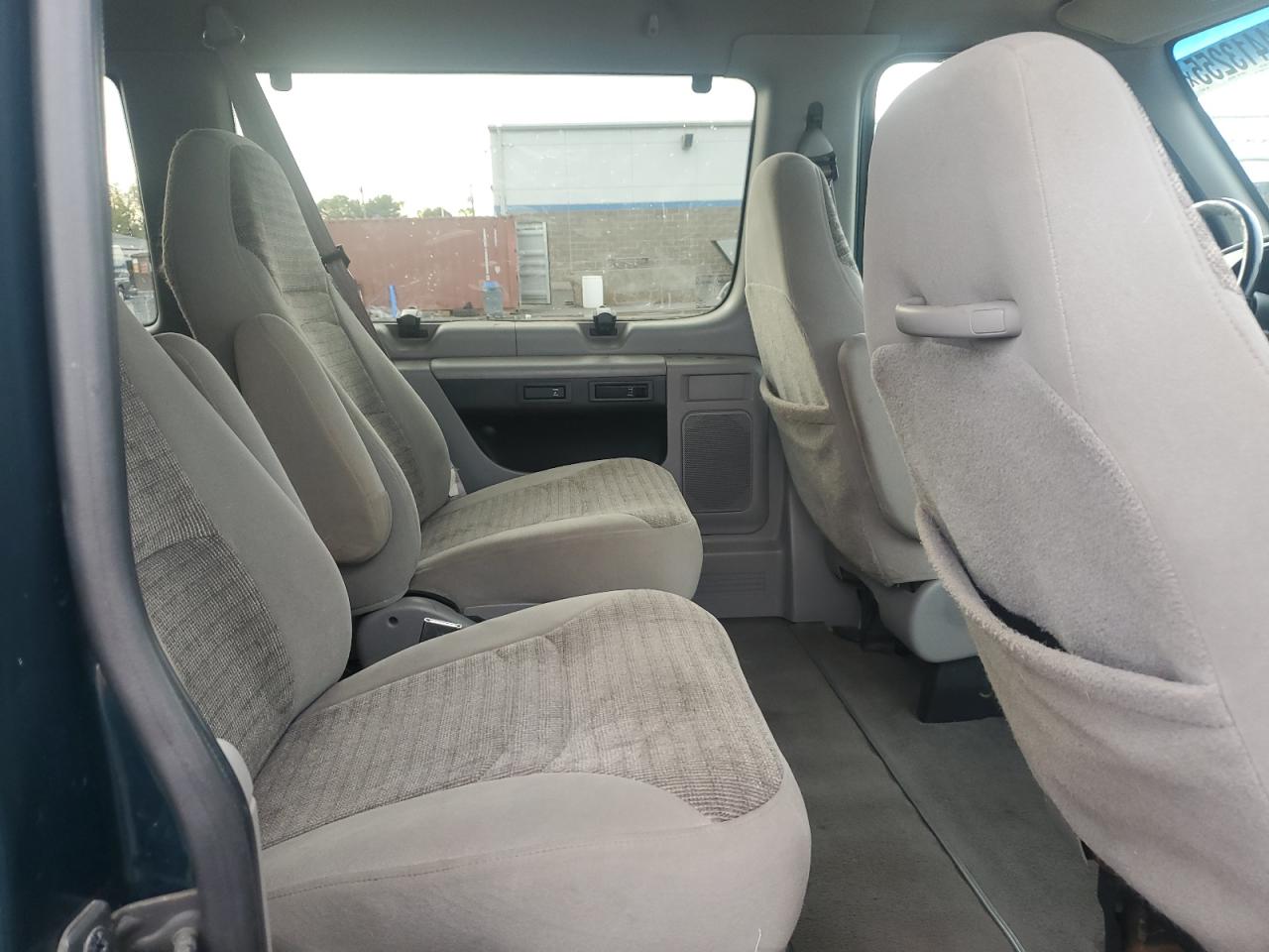 2000 Ford Econoline E150 Wagon Green vin: 1FMRE11L3YHB60731