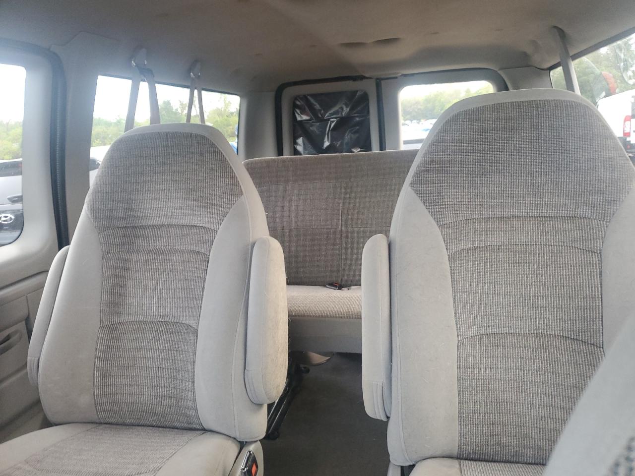 2000 Ford Econoline E150 Wagon Green vin: 1FMRE11L3YHB60731