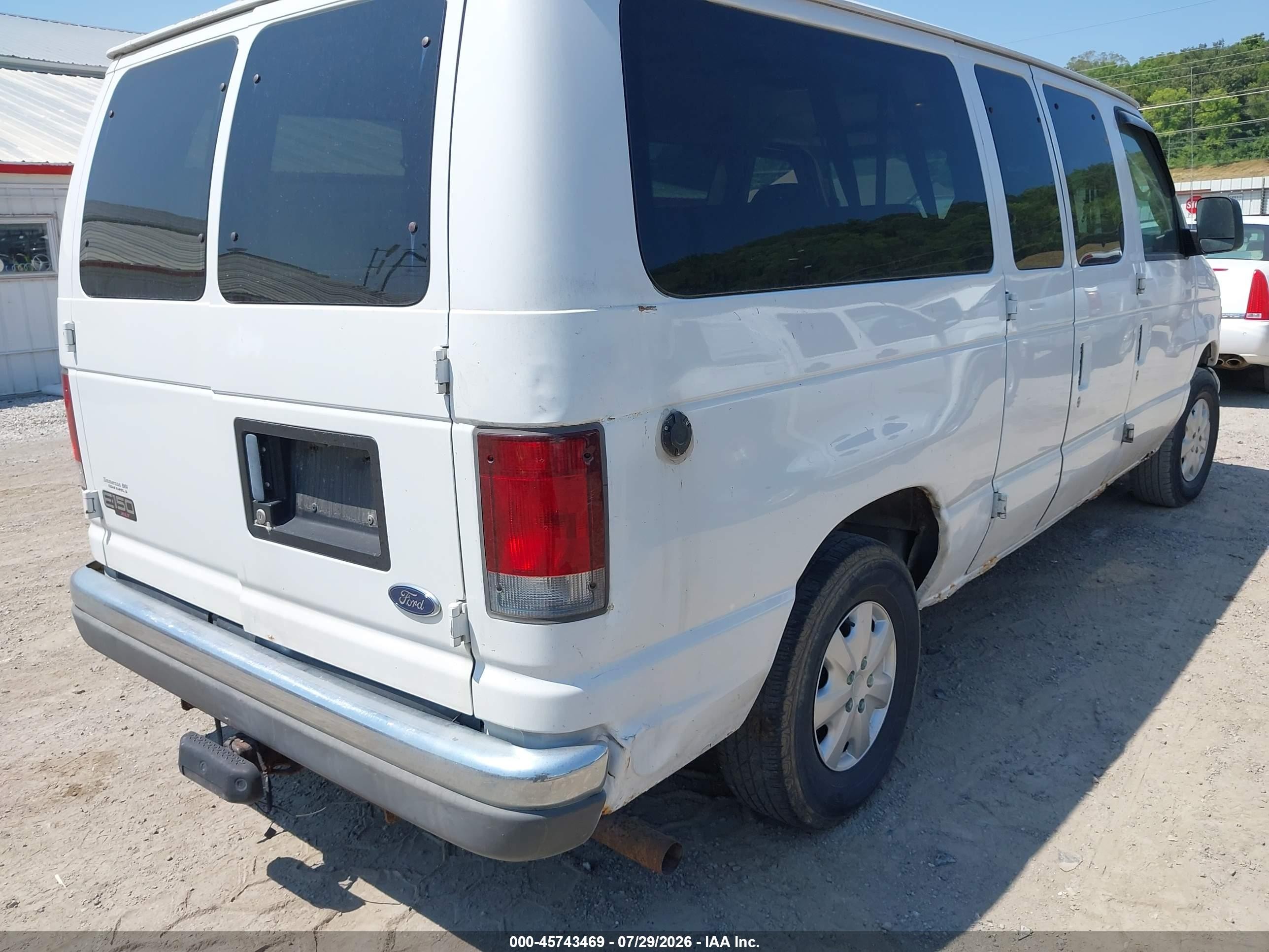 2003 Ford E-150 Chateau/xl/xlt White vin: 1FMRE11L43HA85661
