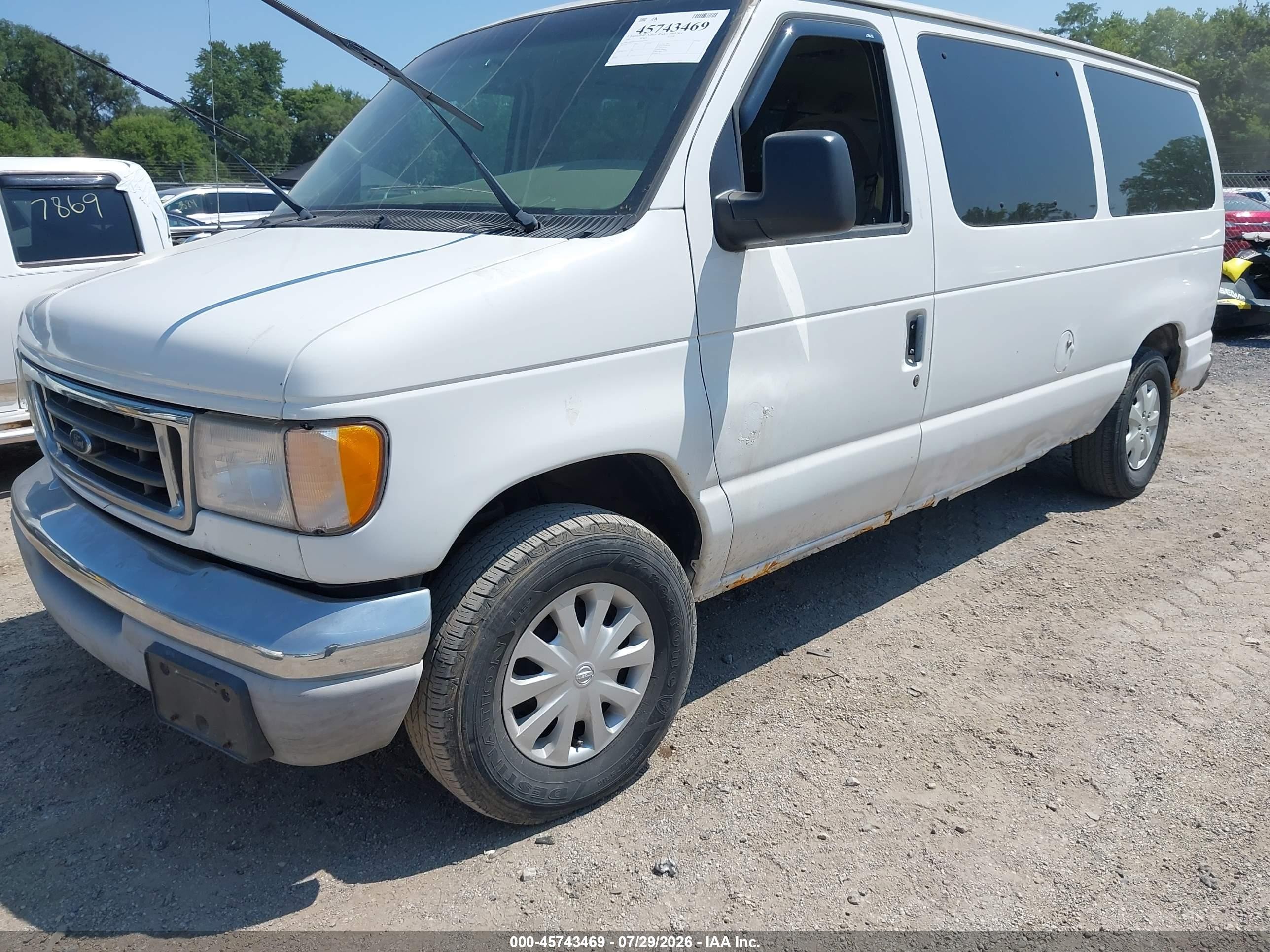 2003 Ford E-150 Chateau/xl/xlt White vin: 1FMRE11L43HA85661