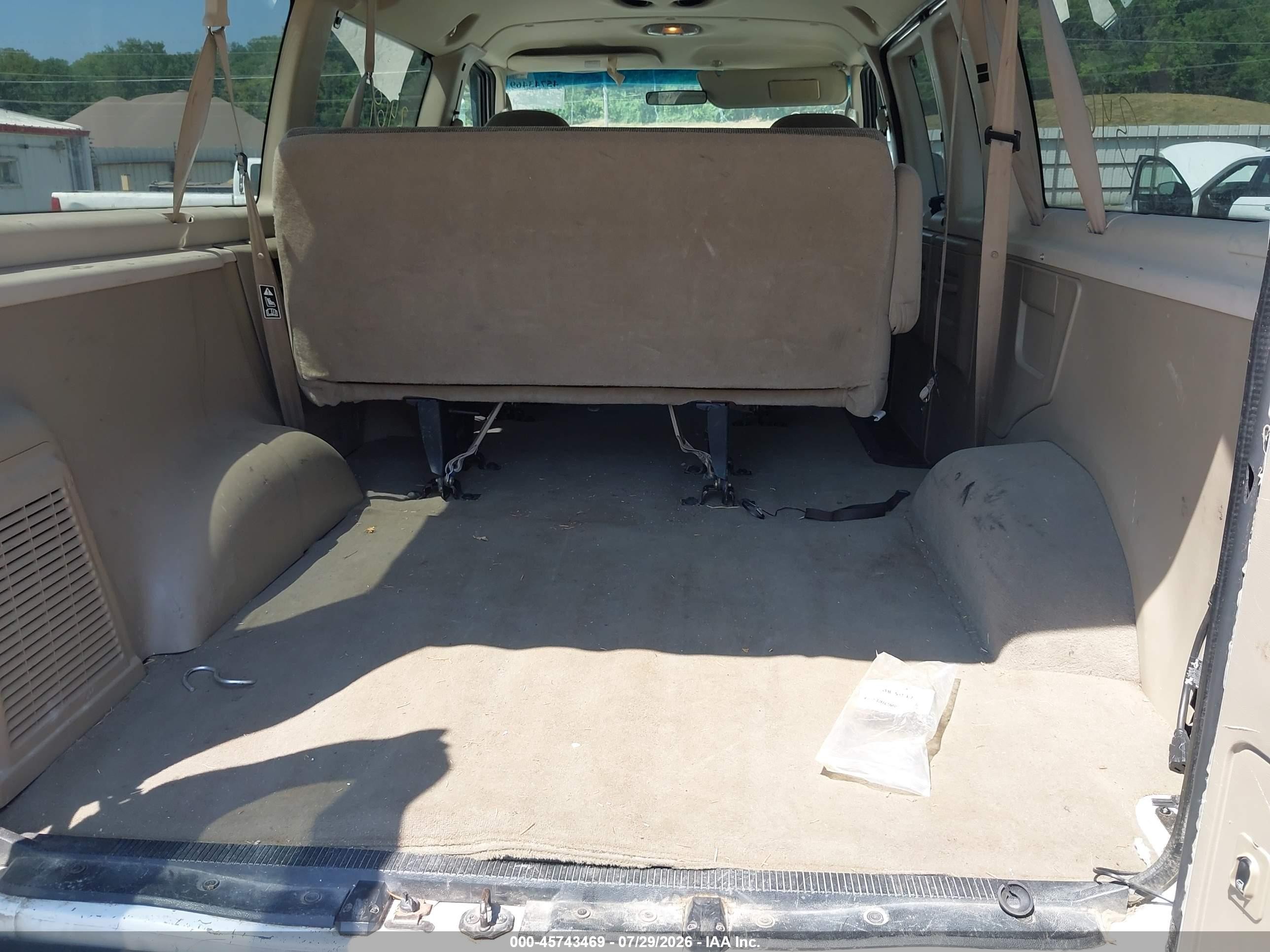 2003 Ford E-150 Chateau/xl/xlt White vin: 1FMRE11L43HA85661