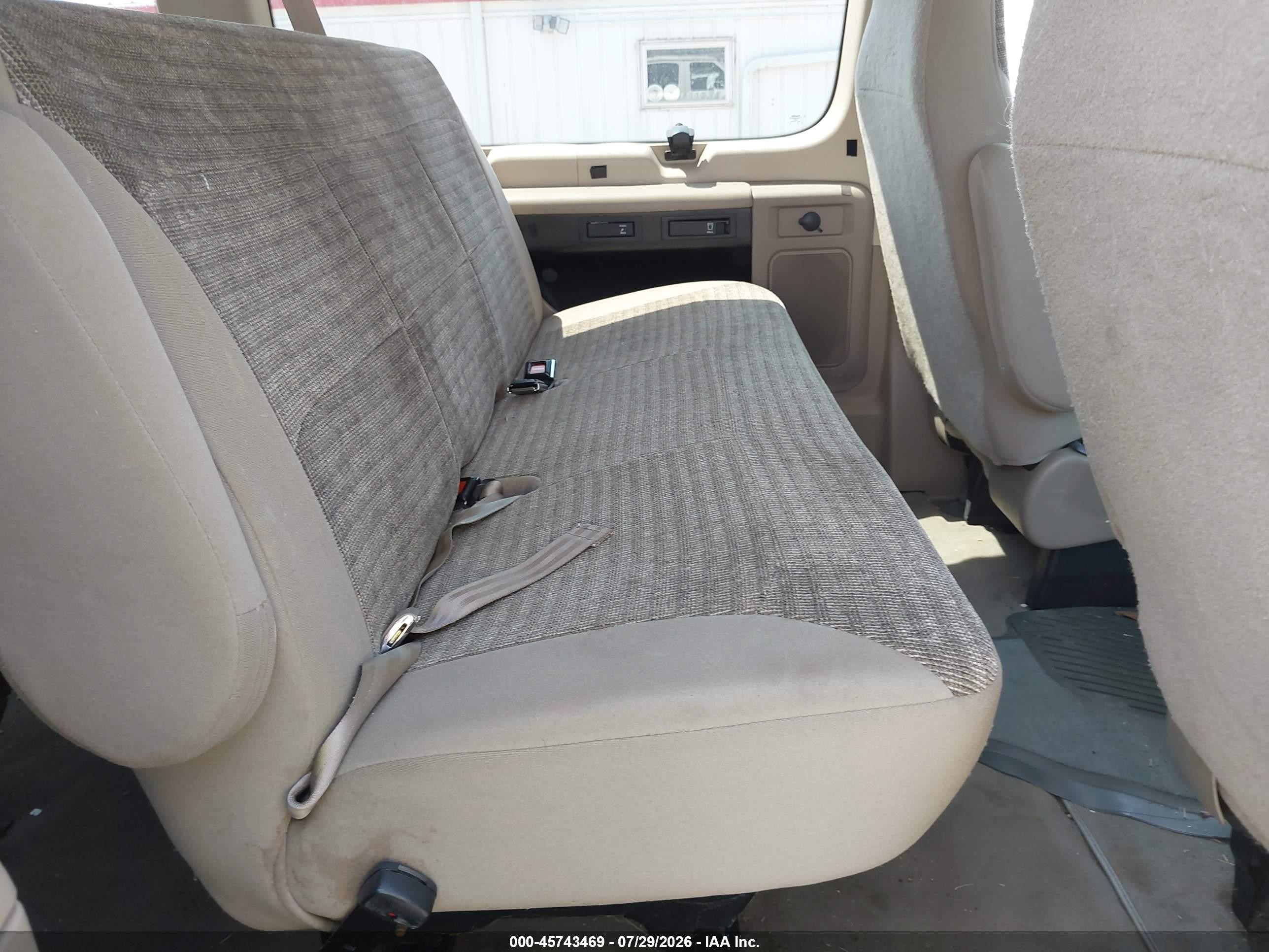 2003 Ford E-150 Chateau/xl/xlt White vin: 1FMRE11L43HA85661
