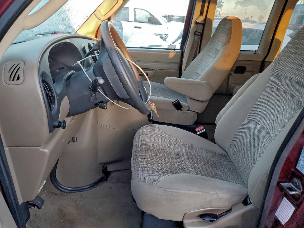 2004 Ford Econoline E150 Wagon Maroon vin: 1FMRE11L44HA90909