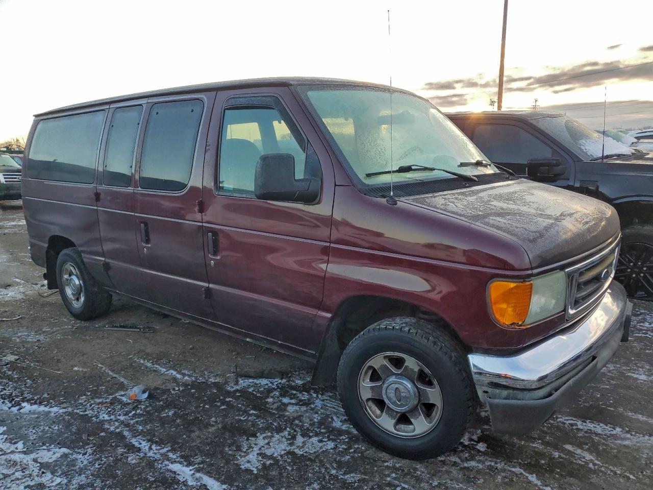 2004 Ford Econoline E150 Wagon Maroon vin: 1FMRE11L44HA90909