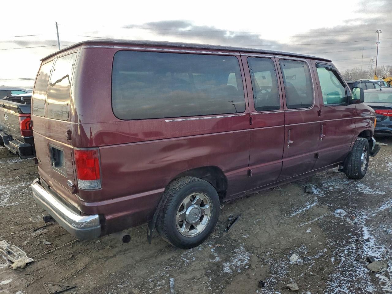 2004 Ford Econoline E150 Wagon Maroon vin: 1FMRE11L44HA90909
