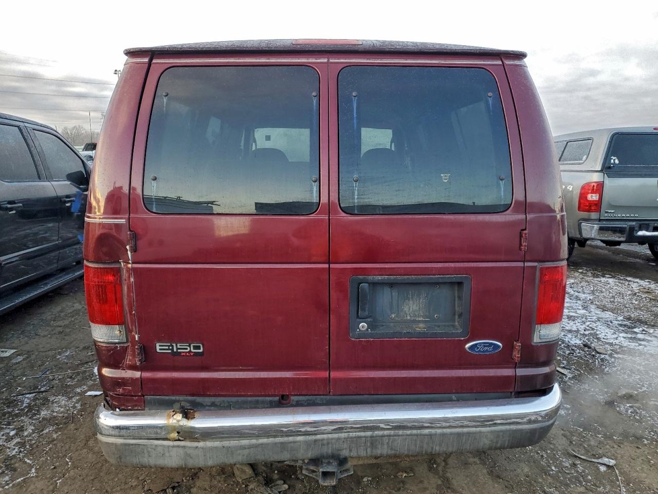 2004 Ford Econoline E150 Wagon Maroon vin: 1FMRE11L44HA90909