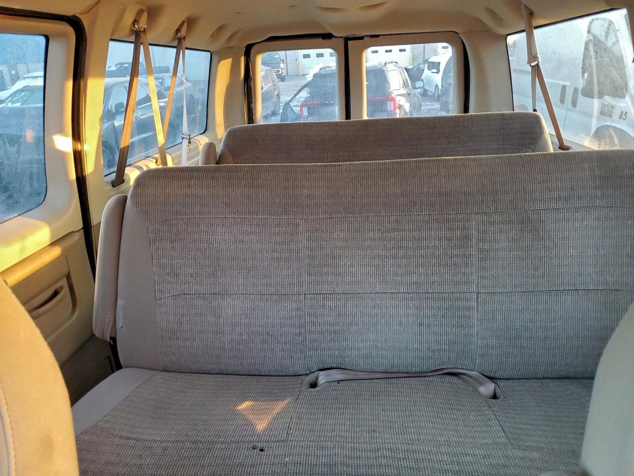 2004 Ford Econoline E150 Wagon Maroon vin: 1FMRE11L44HA90909